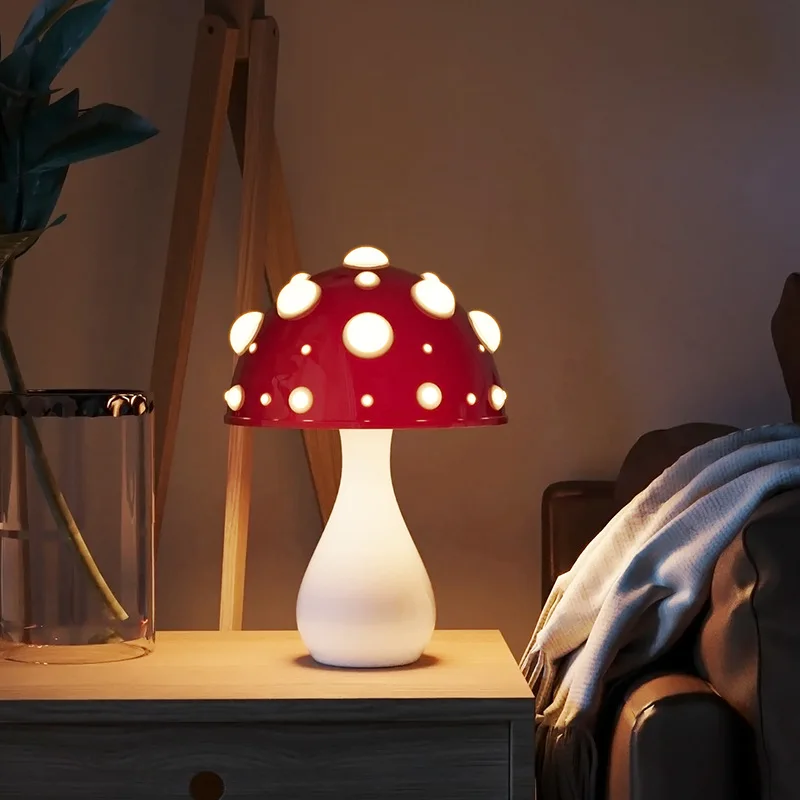 Amanita Paddestoellamp Biomimetische Vliegenzwam Bureaulamp Met Led Driekleurige Lamp Hotel Livingroom Huiselijke Sfeer Usb Warm Licht