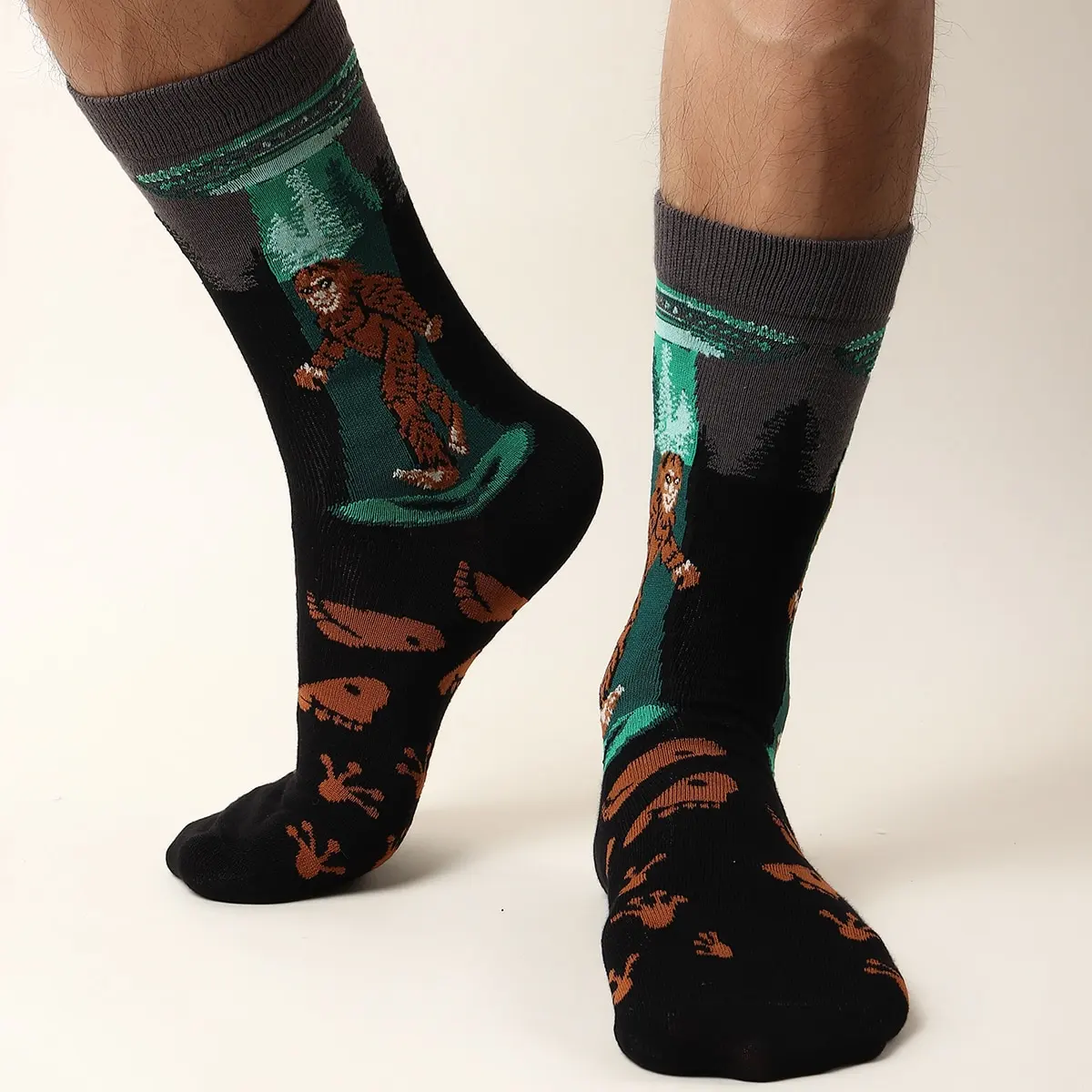 1 Pair Men Animal Chimpanzee UFO Light Beams， Fashionable Trendy Middle Tube Socks Suit In All Seasons