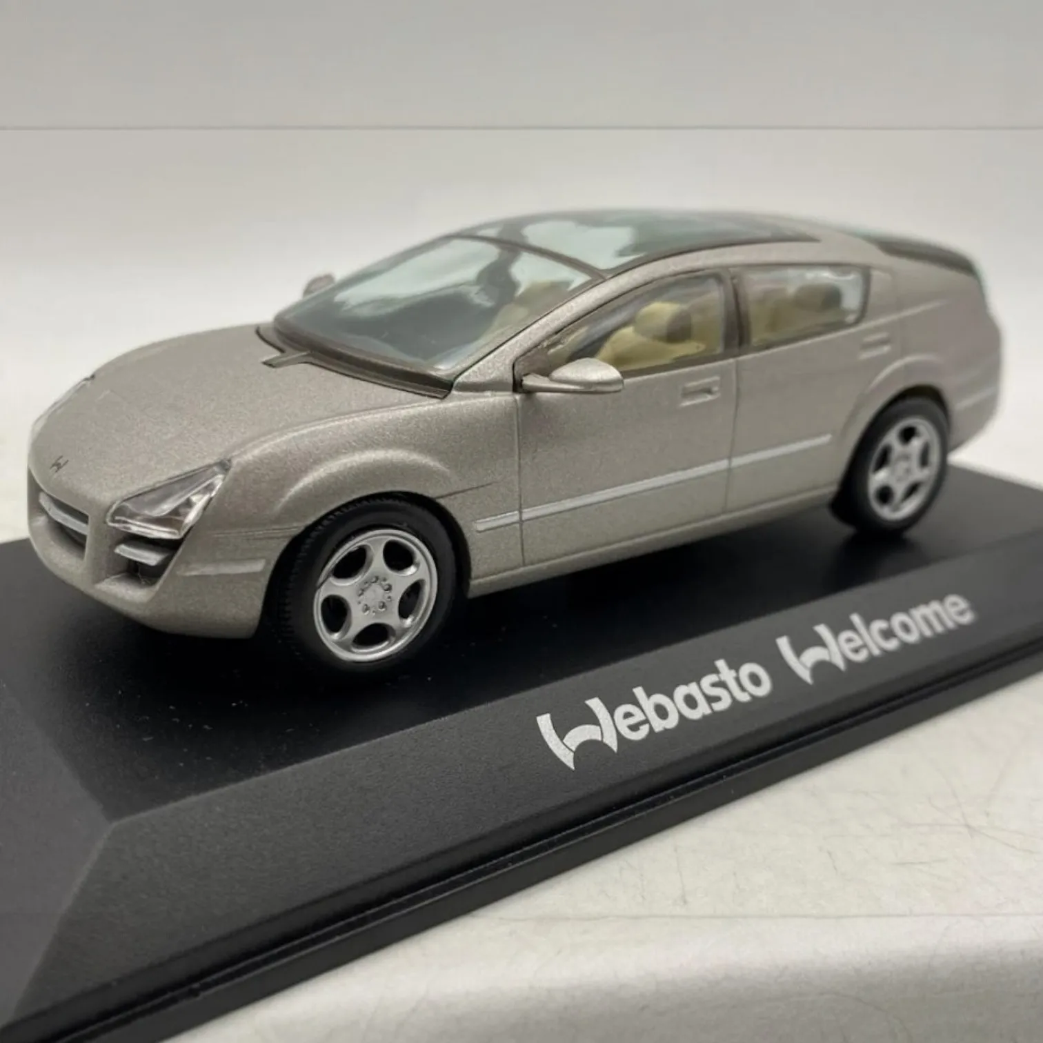 Norev, Voiture Concept Webasto Welcome ou Prototype d'Exposition Technologique Conçu pour Répondre aux Idées Automobiles du Futur, Échelle 1:43, Miniature en Diecast, Collection de Voitures Concept, Sans Emballage, Emballage en Boîte de Présentation, Base d'Identification du Modèle
