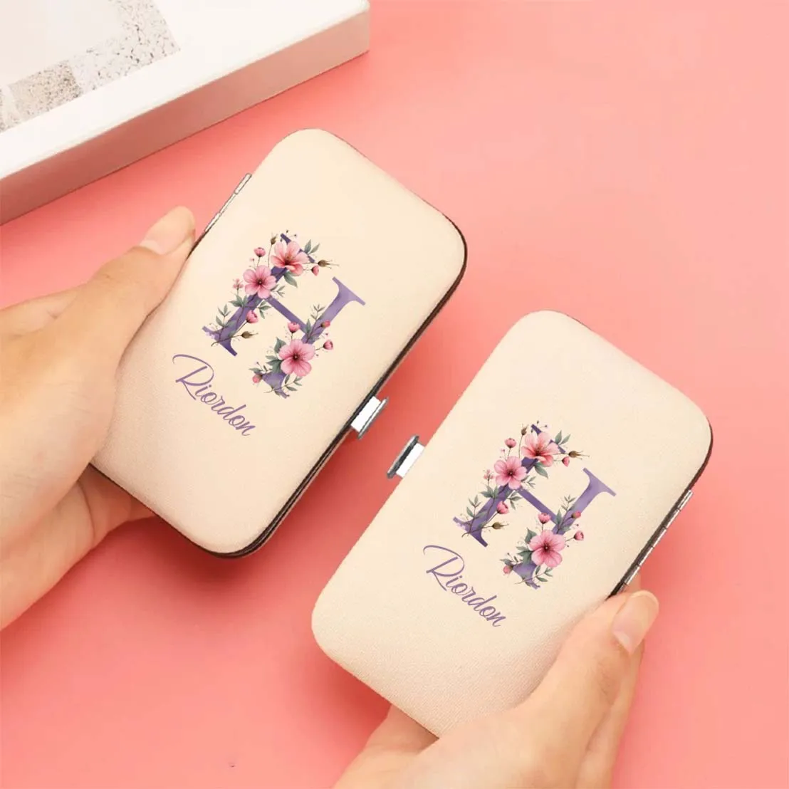 1 Set personalisiertes, maßgeschneidertes Nagelset mit Namen, Blumen- und Buchstabenmustern, ideales Weihnachts-/Geburtstagsgeschenk für die Familie – Detail 1