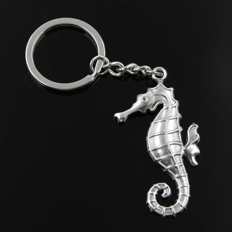 Nowe mody mężczyzna 30mm brelok DIY metalowy uchwyt do łańcuszka Vintage Hippocampus konik morski 59x31mm srebrny kolorowy wisiorek prezent — zdjęcie 2