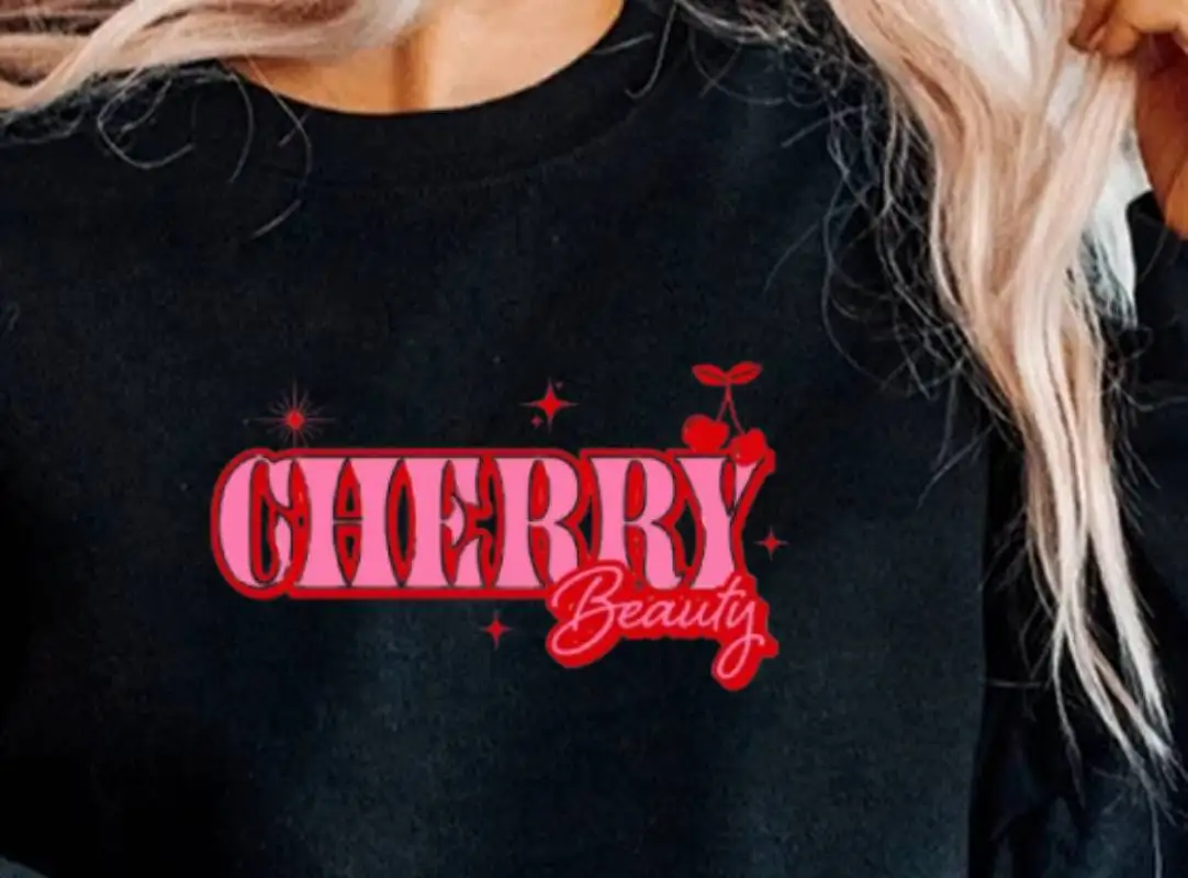 เสื้อสเวตเตอร์แฟชั่น เสื้อเรโทร สตรีทแวร์ ดี ทรูเบิล วินเทจ กราฟิก สตรีทแวร์ขนาดใหญ่ สบายๆ สไตล์ผ้าฝ้าย แฟชั่น