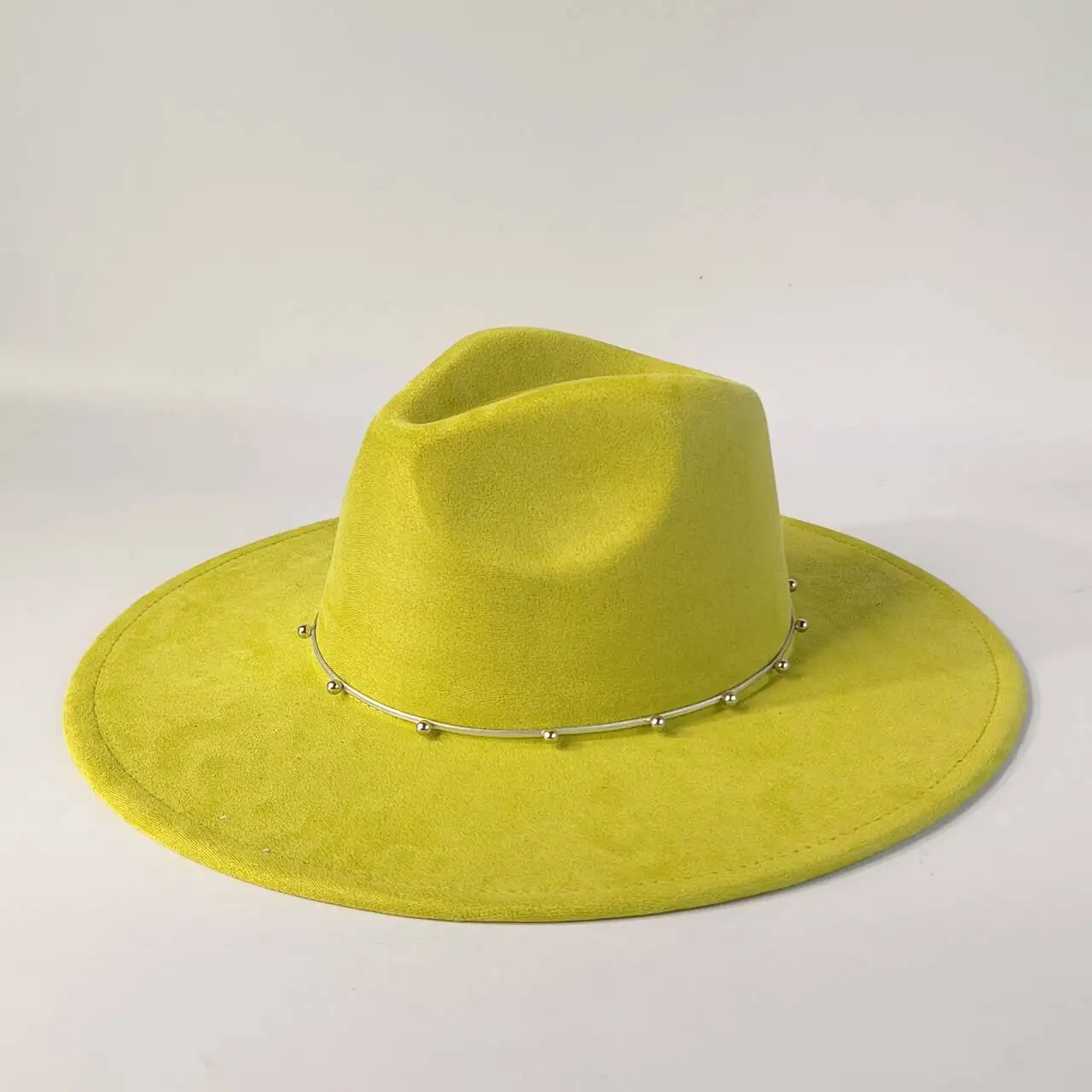 قبعة فيدورا من جلد الغزال بحافة 9.5 سم مع إكسسوارات مختلفة قبعة جاز قبعة الكنيسة الكلاسيكية قبعة واسعة الحواف قبعة نسائية