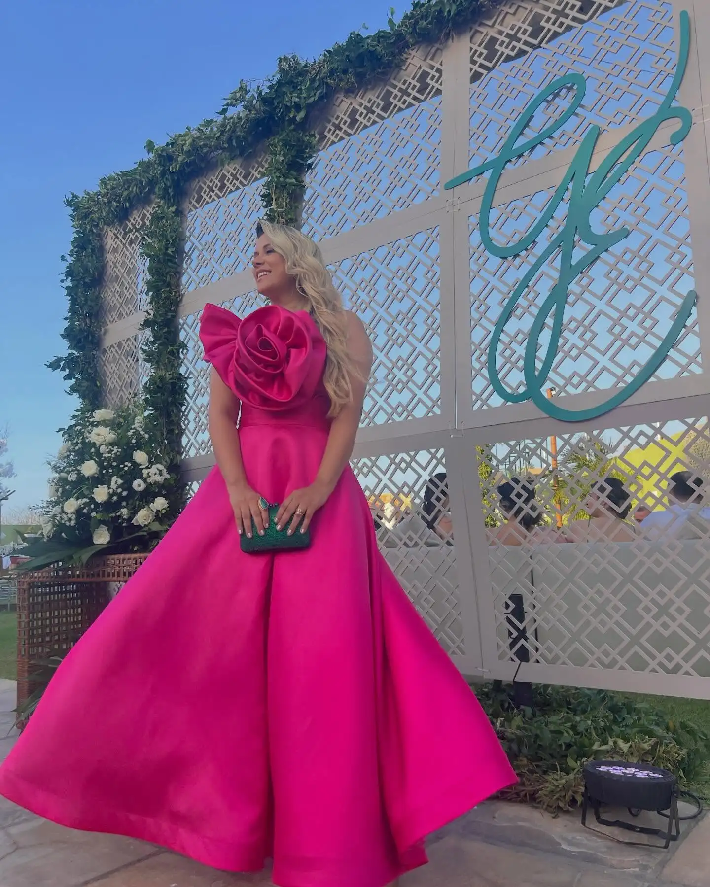

Customized Delicate Strapless Flowers Evening Dresses Temperament Satin Pleats Pink Sweep Train Robe De Soirée Vestido