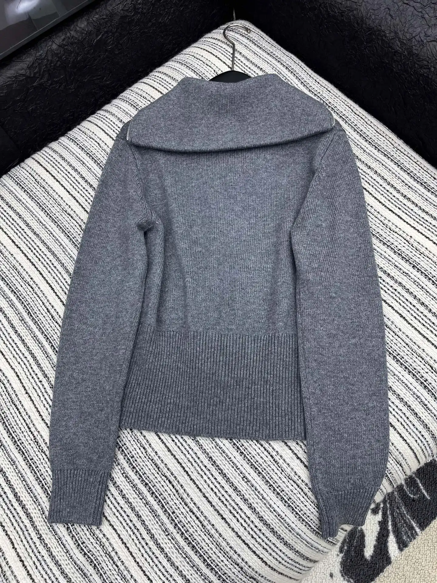

2025 New sweater long-sleeved wool solid zippers Naval Commander embroidery Versatile Slimming Figure-hugging winter autumn