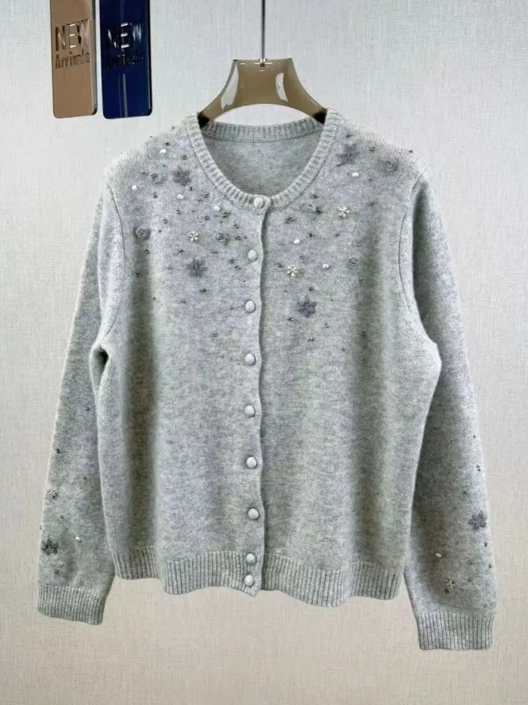 Casual 100% Wool Soft and Delicate Round Neck Beaded Flower Cardigan