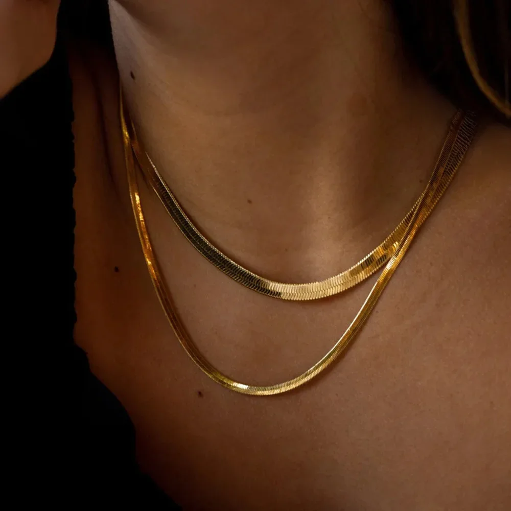 Vnox 3mm/4mm/5mm płaski łańcuszek wężowy naszyjniki dla kobiet, złoty kolor stal nierdzewna iskrzący łańcuszek w jodełkę Choker Choker — zdjęcie 2