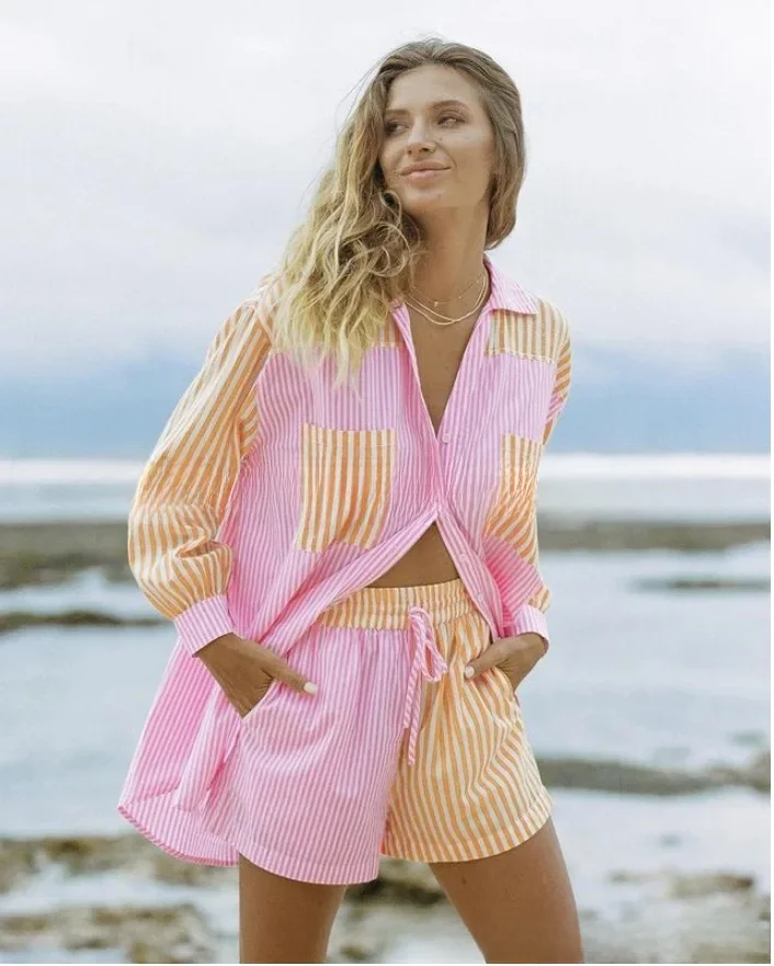 Krótkie spodnie z nadrukiem w paski Moda damska Casualowy styl wakacyjny Koszule Szorty Dwuczęściowy zestaw Modny wiosenny letni nowy garnitur damski — zdjęcie 2