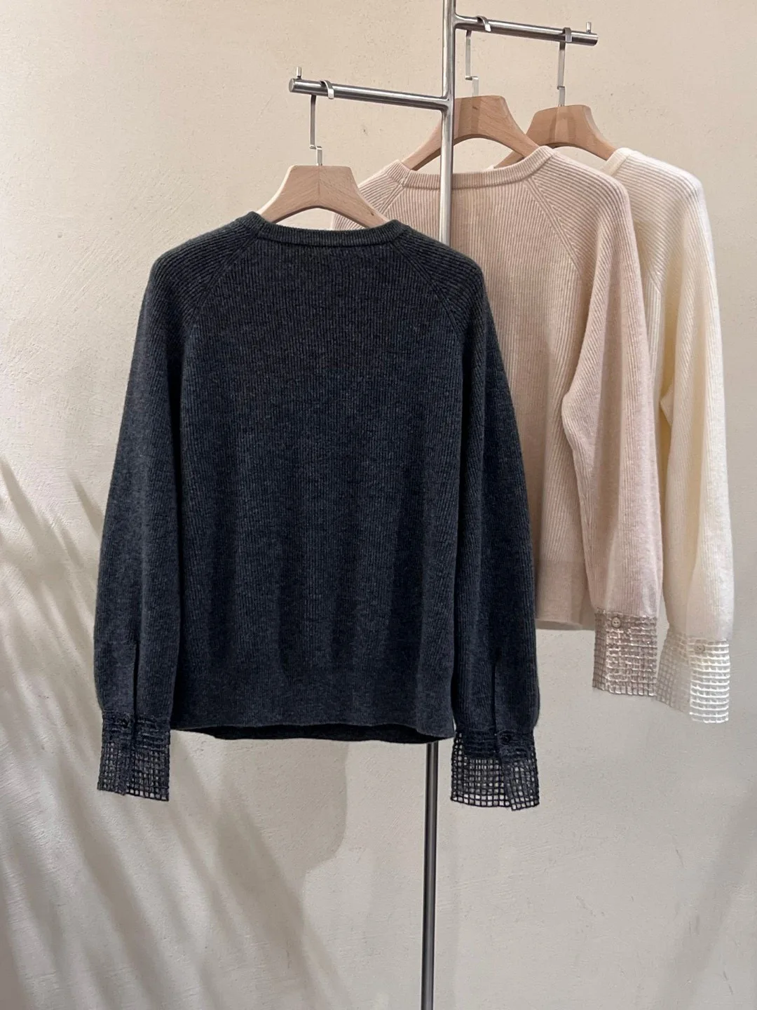 Casual exquisitely decorated cashmere pullover