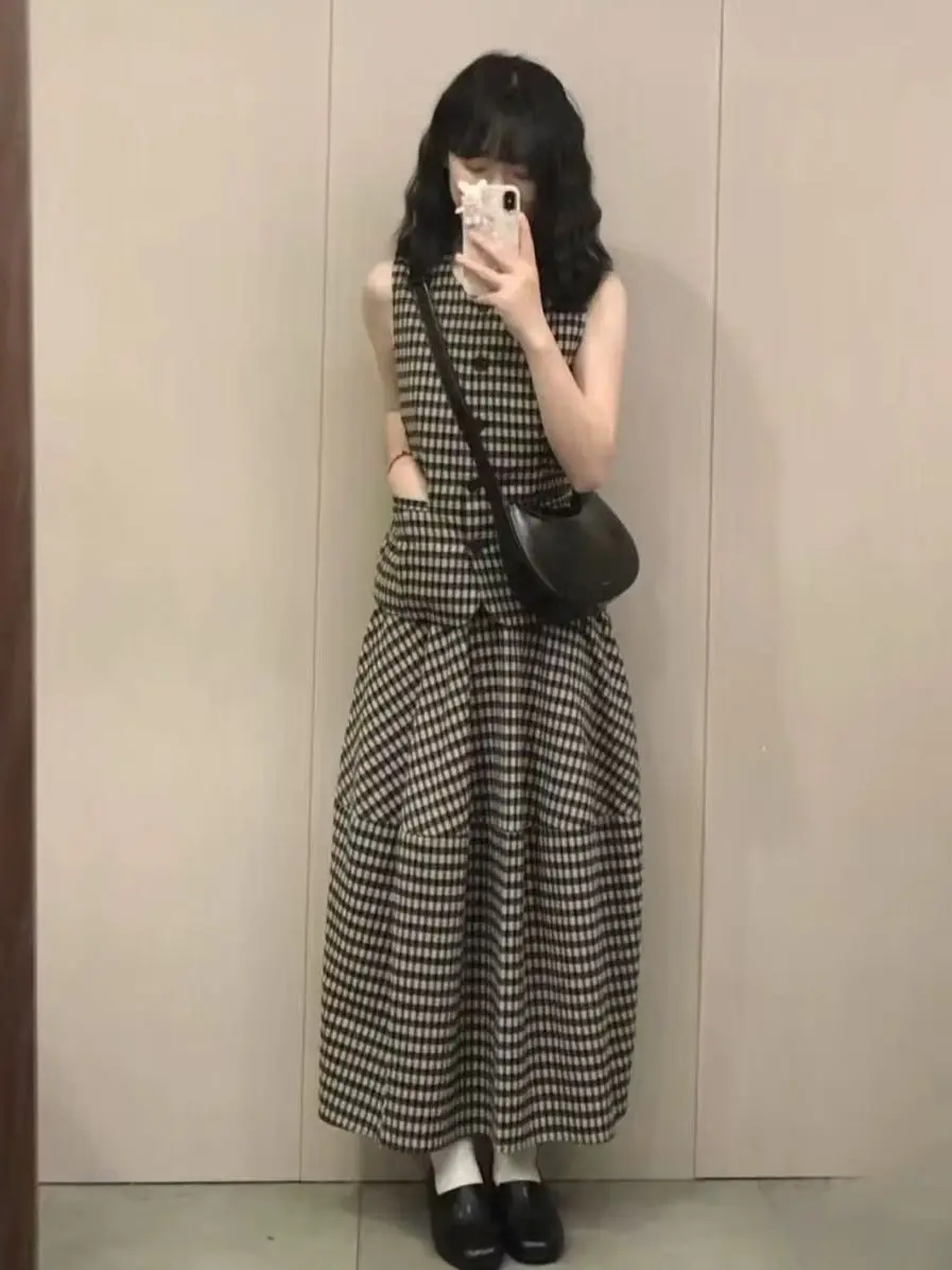 Casual linen-cotton plaid sleeveless vest and bud skirt set