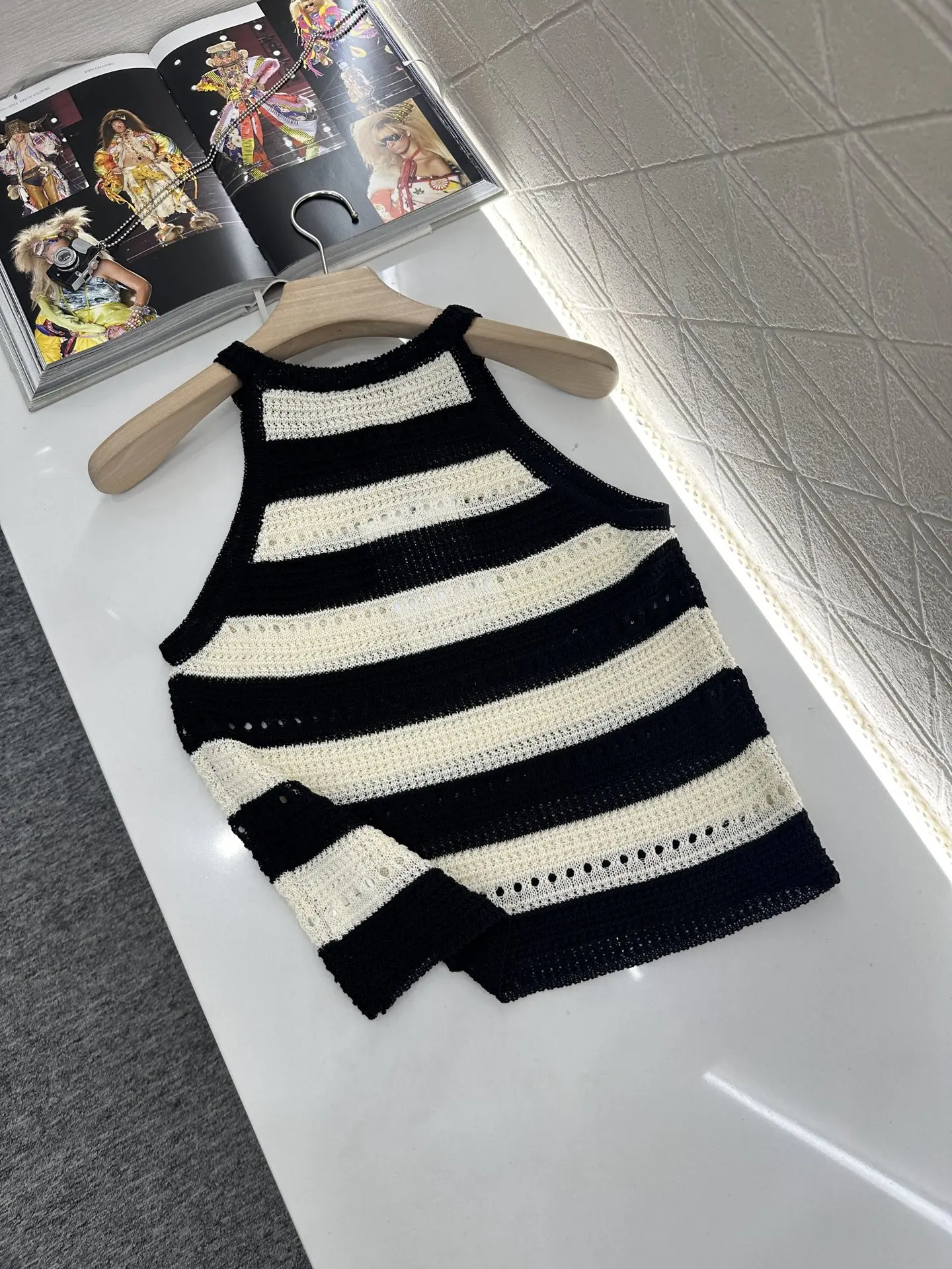 

Women's Halter Neck Merino Wool Vest: Cloud-Soft Breathable Knit, Non-Irritating Seamless Fit for Summer Layering SS 2025