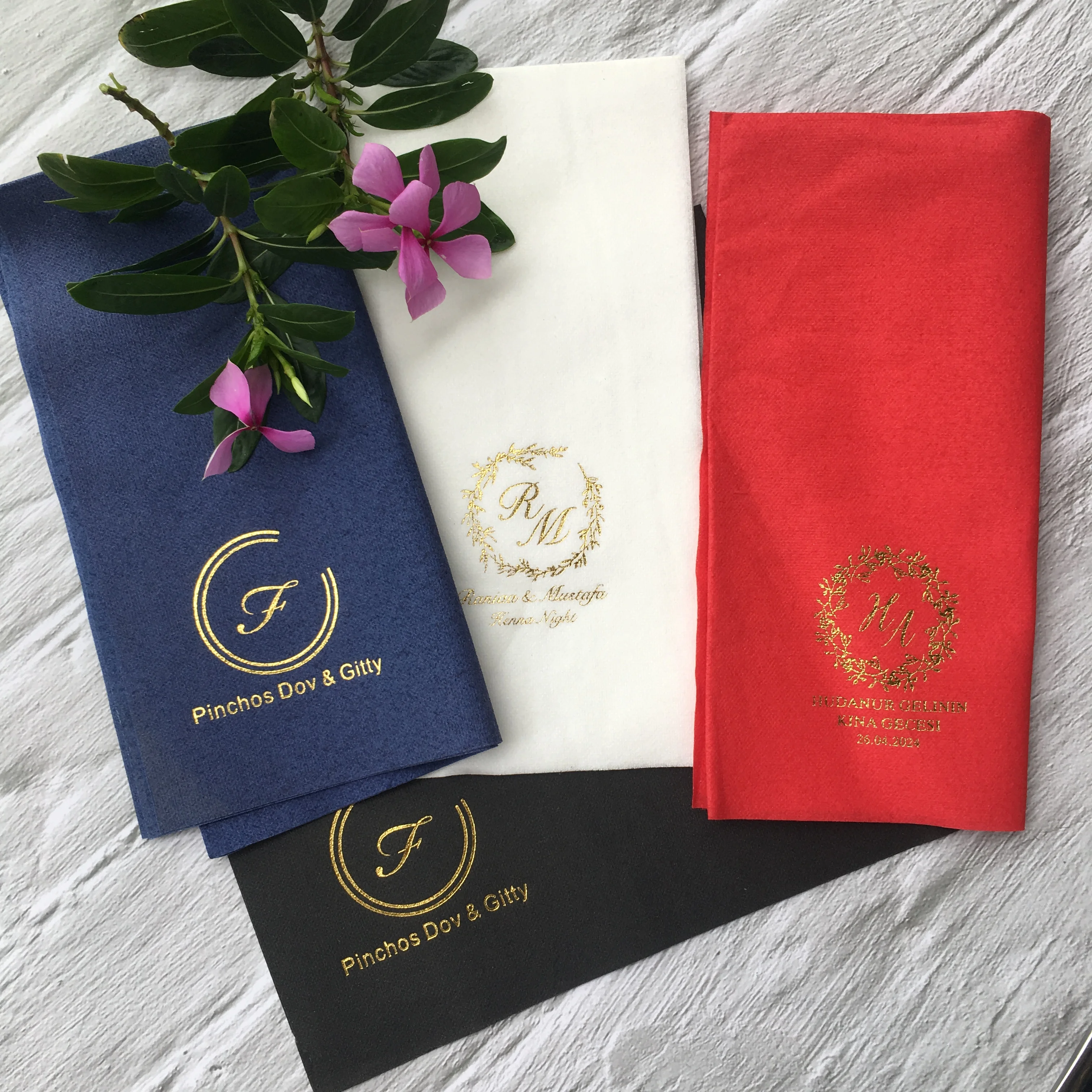 

50pcs Monogrammed Cloth-Like Folded Dinner Napkins for Quinceanera and Birthday Party