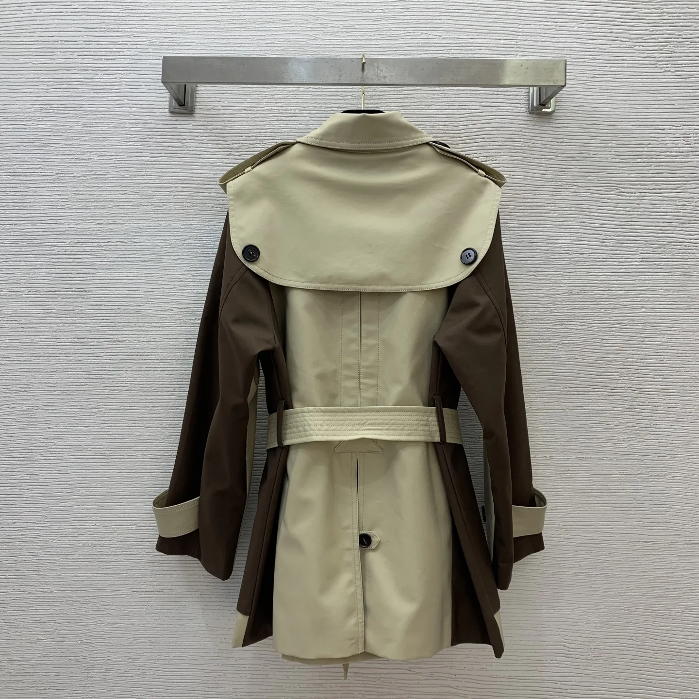 

2025 autumn/winter women's contrasting double breasted waistband with cinched waist and lapel short windbreaker HL031