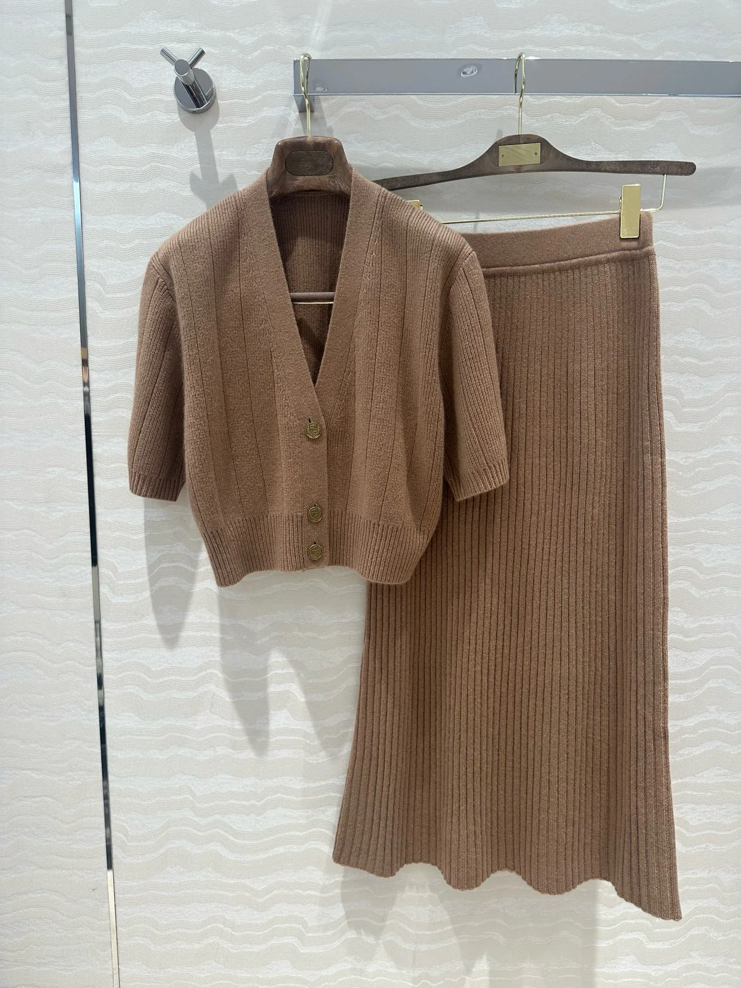 Elegant 100% cashmere textured two piece set