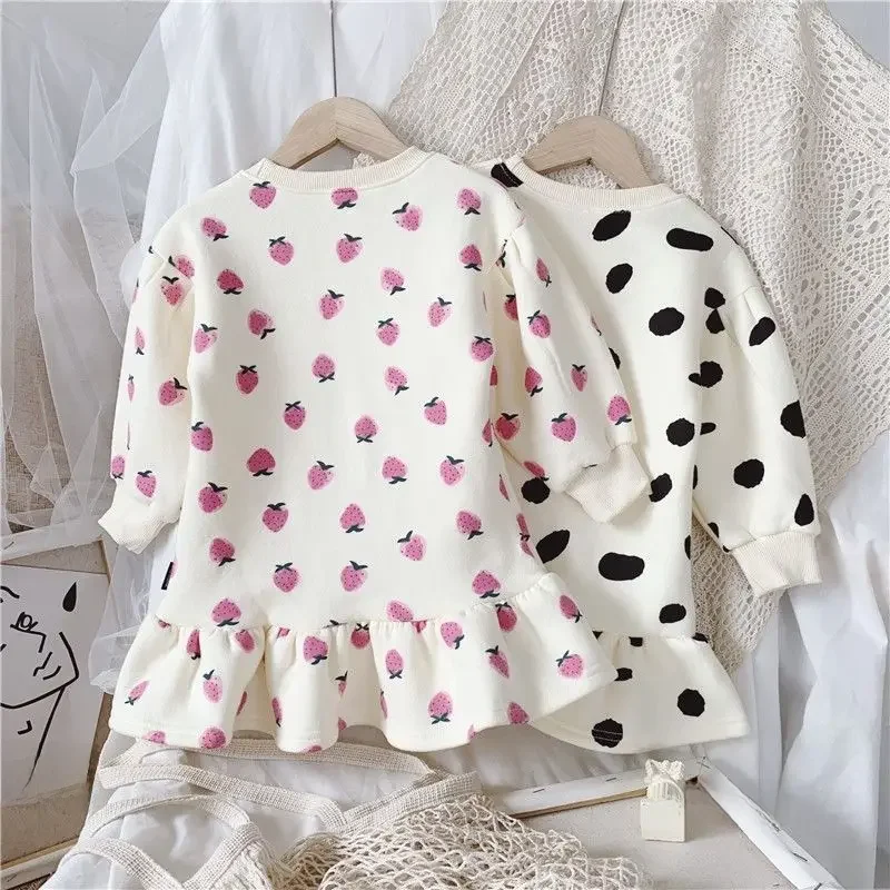 Robe d'automne pour filles, motif fraise de dessin animé, plissée, épissure, imprimée, vêtements décontractés pour bébés enfants, nouvelle collection coréenne