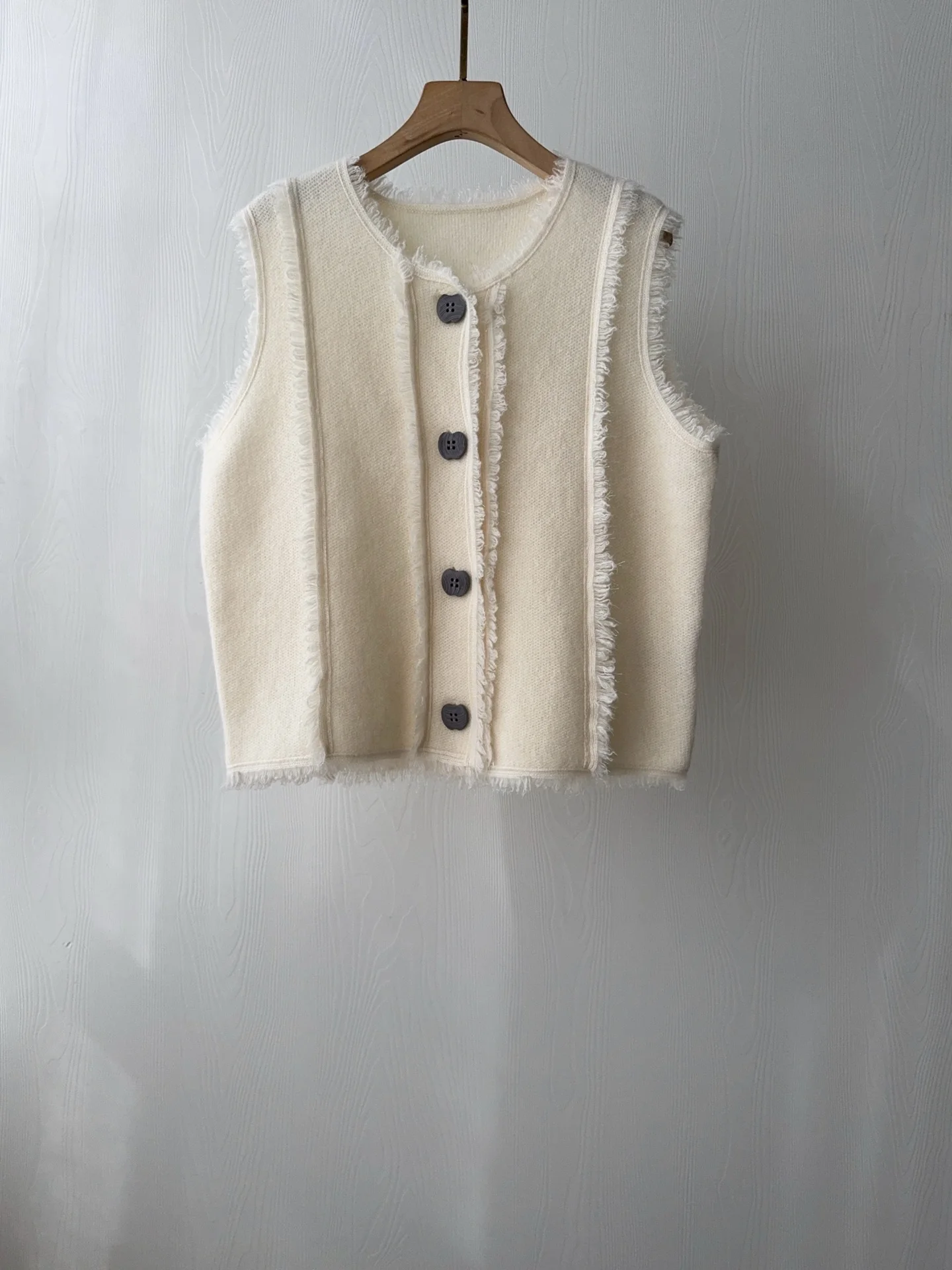 

Women Cashmere O-Neck High Quality Single Breasted Vest Knitted Cardigan Tops Elegant Casual Solid Sweater Chic Luxury Tassel