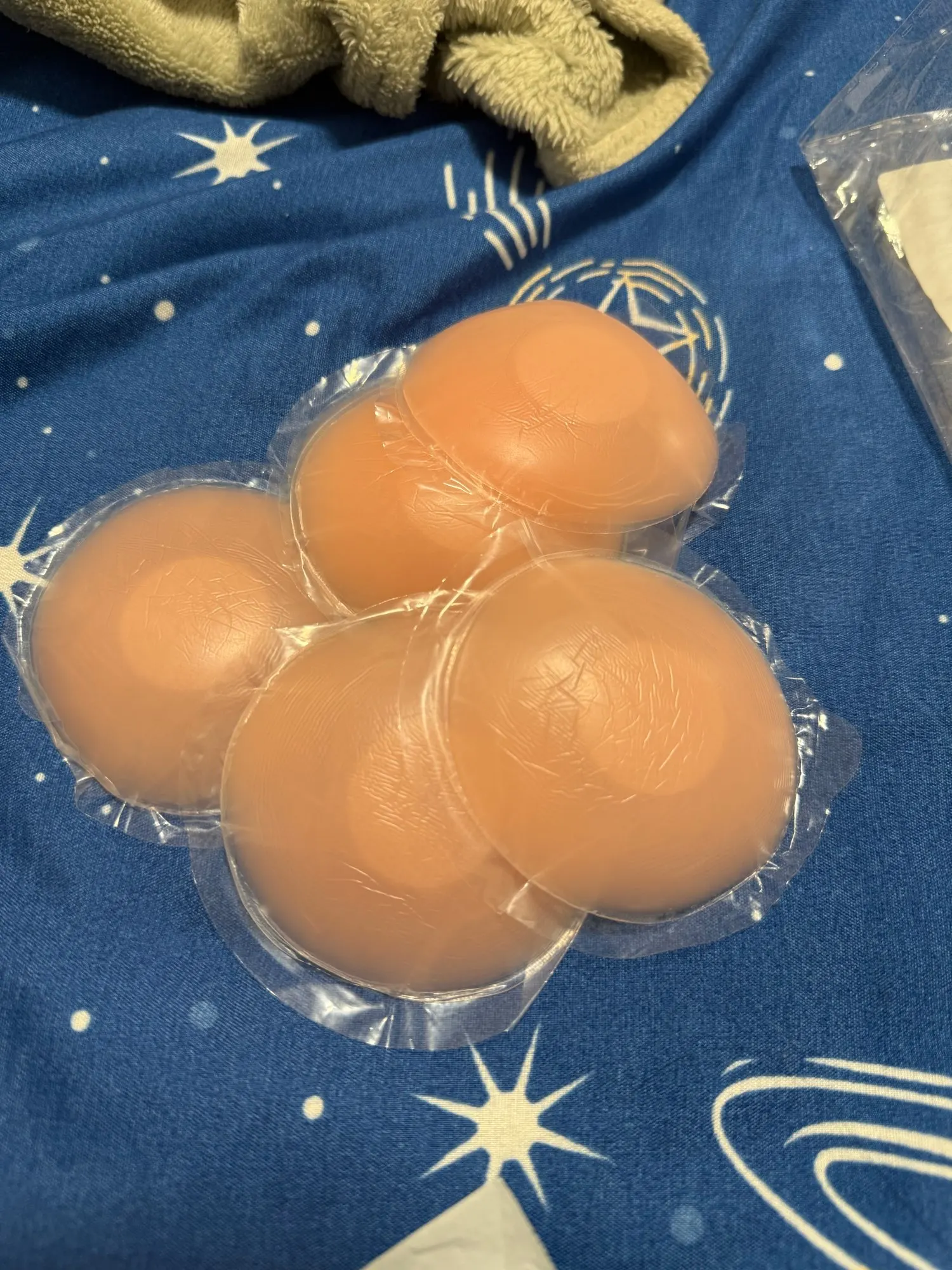 New Reusable Silicone Nipple Cover for Women Bra Sticker Breast Petal Strapless Bra Invisible Boob Pads Chest Pasties Intimates photo review
