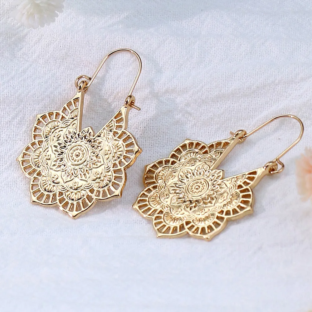 Vintage Ethnic Peach Heart Flower Leaf Dangle Earrings For Women Gold Color Hollow Carved Huggies Indian Earrings Jhumka Jewelry