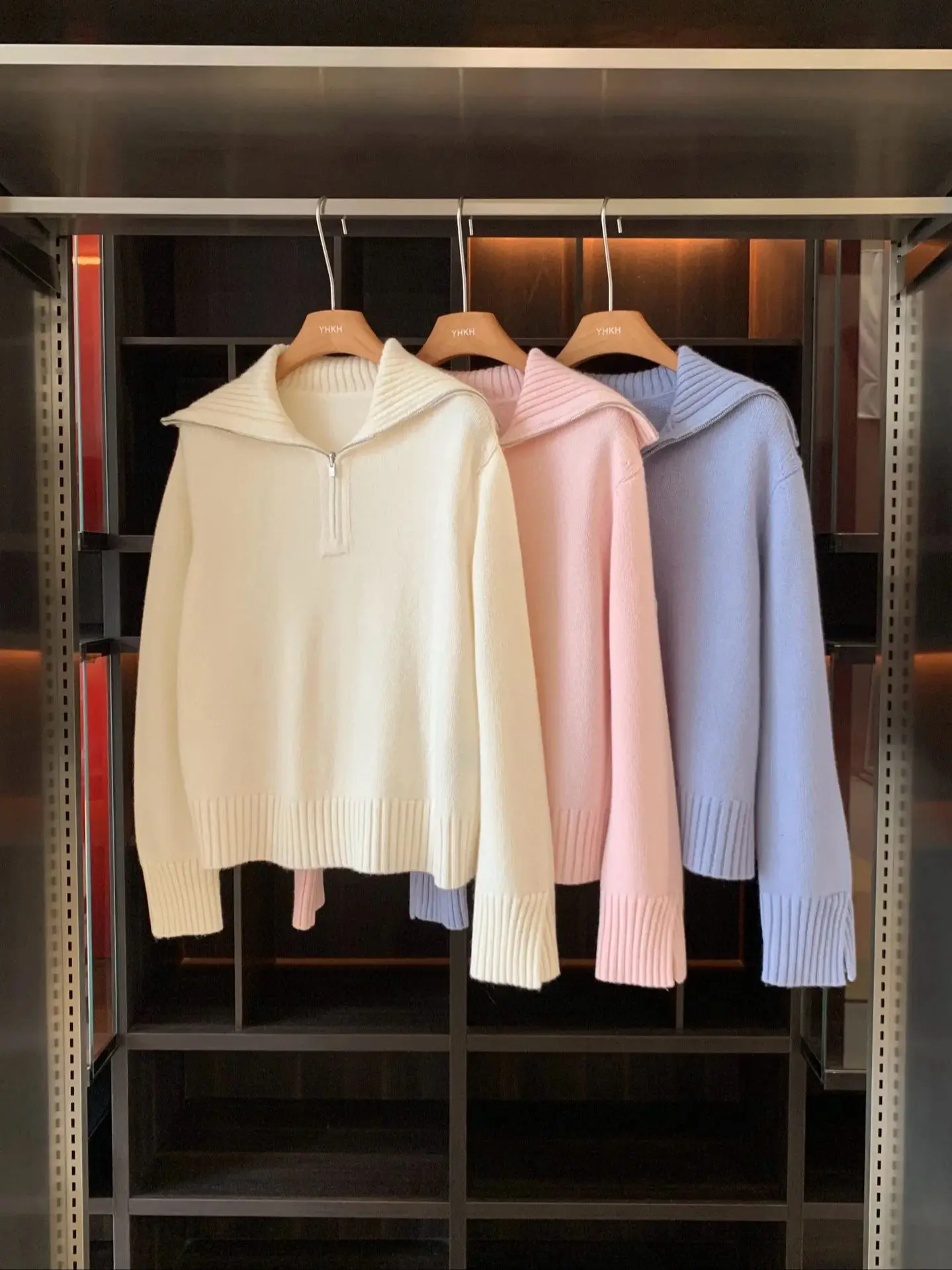 

Women's winter luxurious cashmere-wool big collar sweater