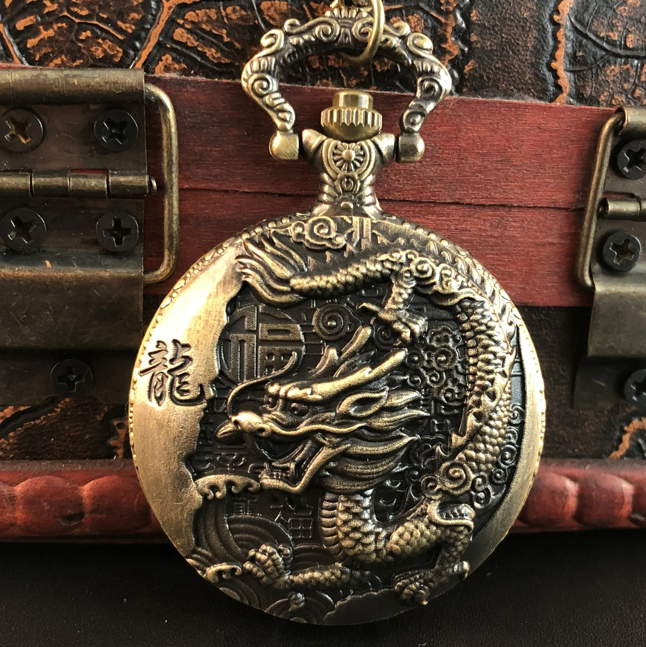 

Men's Fashion Dragon Pocket Watch Casual Bronze Case Necklace Pendant Quartz Brief Arabic Number Round Dial Clock