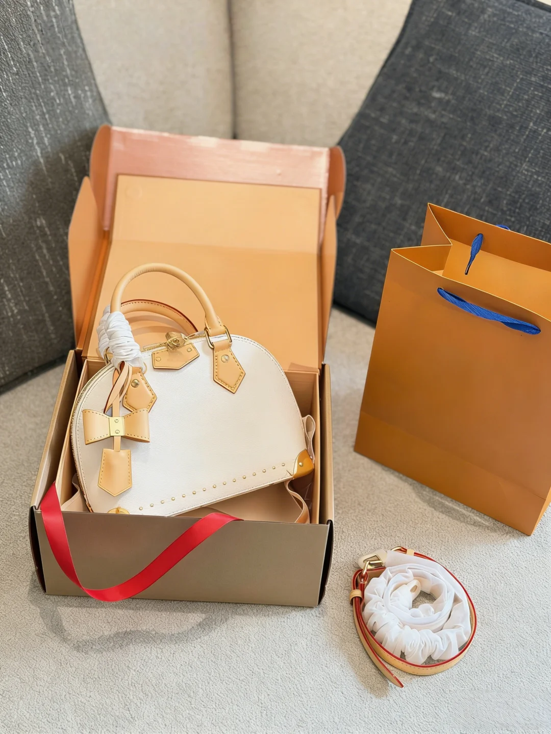 

2026 Women's Fashion Vintage Handbag with Bow Decoration Simple and Elegant Handbag 22X17cm ZX2609