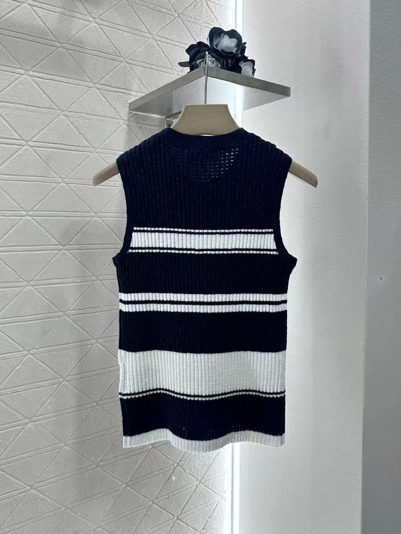 

2025 Stripesd Knitted Vest