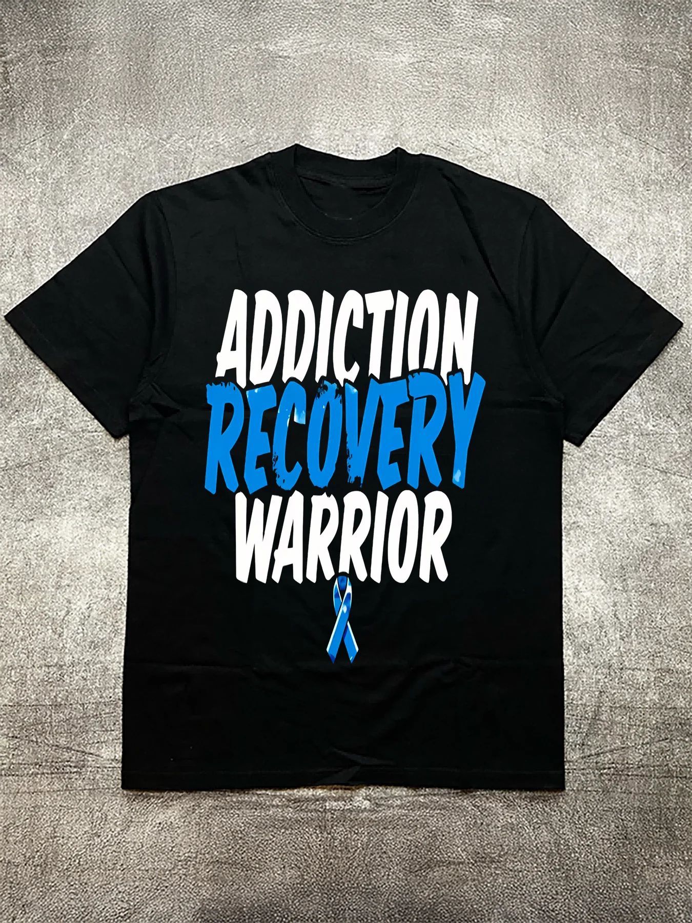 

Мужская Черная хлопковая Футболка 220 г с текстом «Восстановление жизни» и графикой с синей лентой