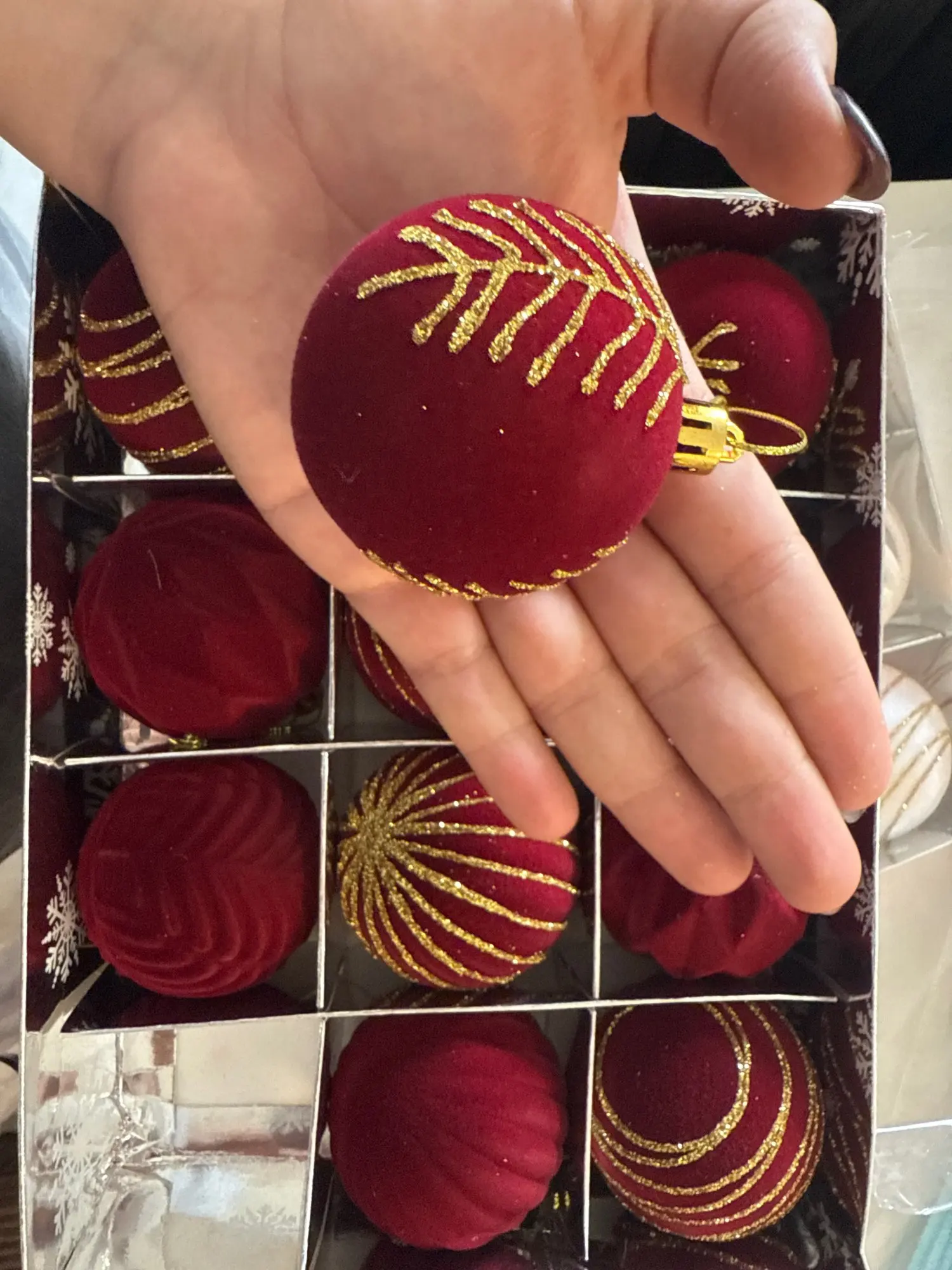 6/12pcs 6cm Wine Red Christmas Ball Ornaments Dark Green White Christmas Tree Party Decoration New Christmas Spheres Pendant photo review
