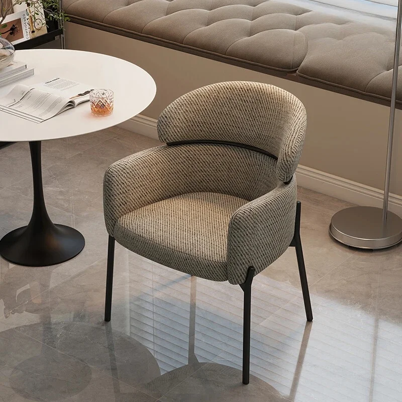 Italiaanse minimalistische vrijetijdsstoel Licht luxe huis Retro keuken Eetkamerstoel Lichte luxe high-end Scandinavische eettafel rugleuning - afbeelding 2