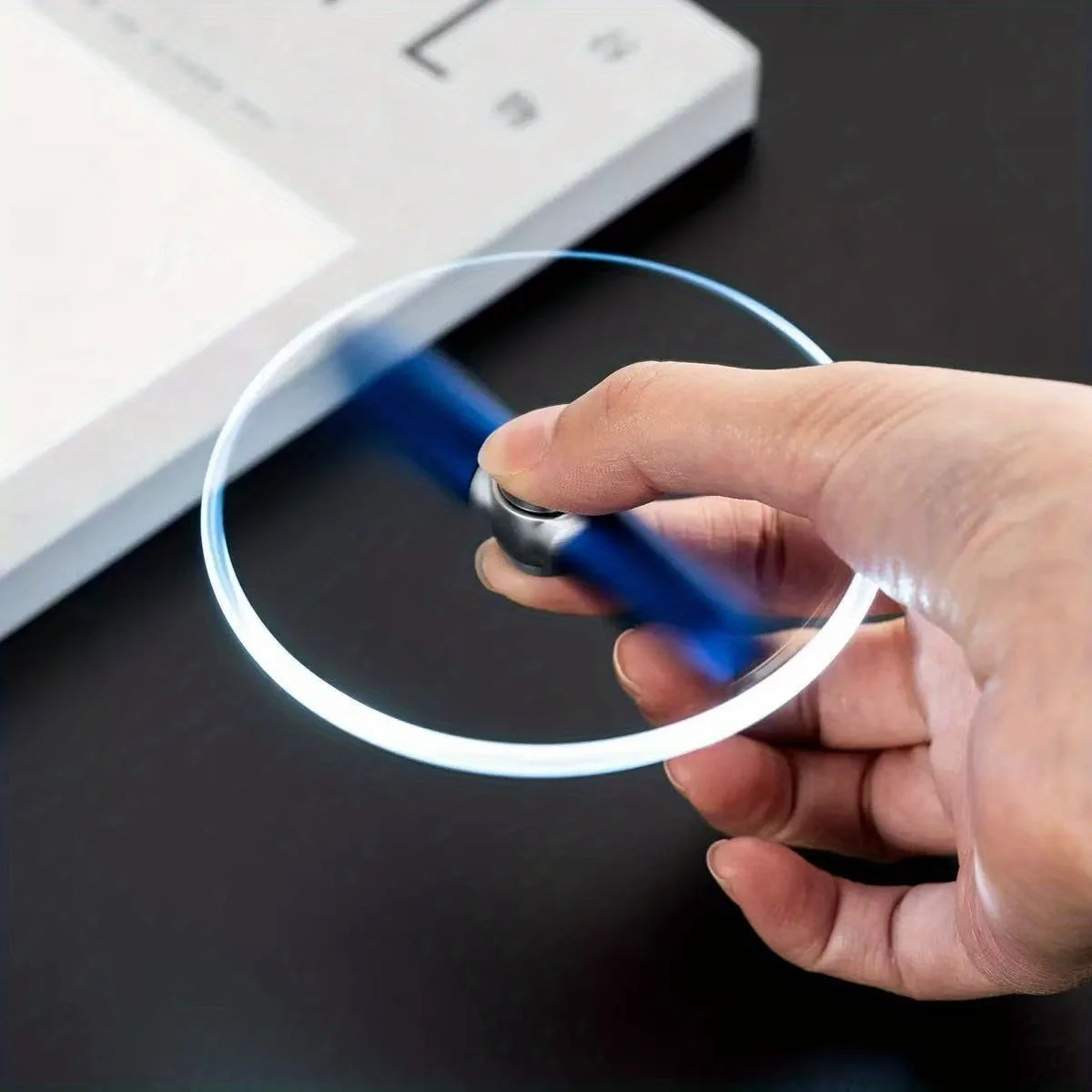 3-Pack of Randomly Colored Led Light-Up Spinning Fingertip Gyro Pens, Office Spinning Ballpoint Pens, a Rotatable Ballpoint Pen, a Pen That Can Touch Screens, a Holiday Gift, Classroom Student Desk Stationery, Home Office Desk Decorations, Desktop Storage Items