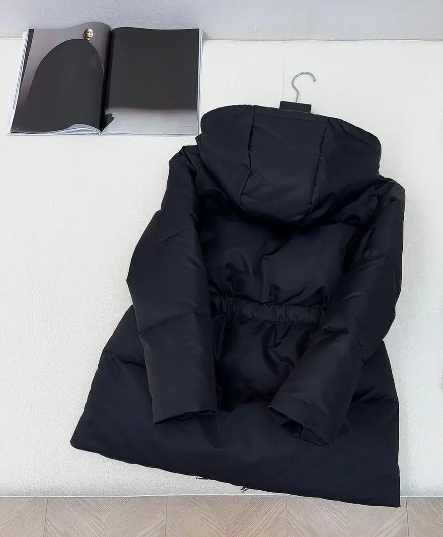 

НОВАЯ зимняя хлопковая куртка 2025 года, однотонное черное пальто, прилегающий жилет, делает вас выглядеть стройнее и шляпа модно.