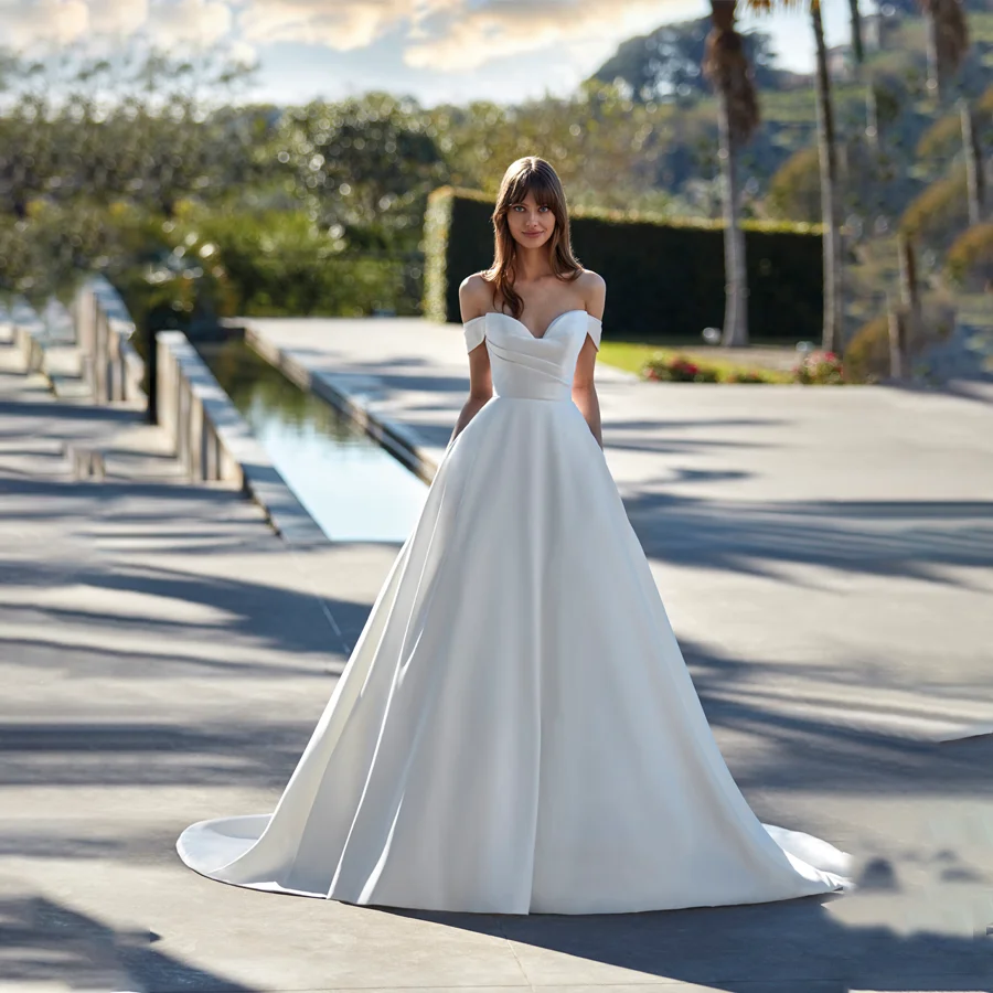 

Stylish Pleated Satin Wedding Dress with V-Neckline Modern Bridal Gown with Pockets And Graceful Watteau Train for Women