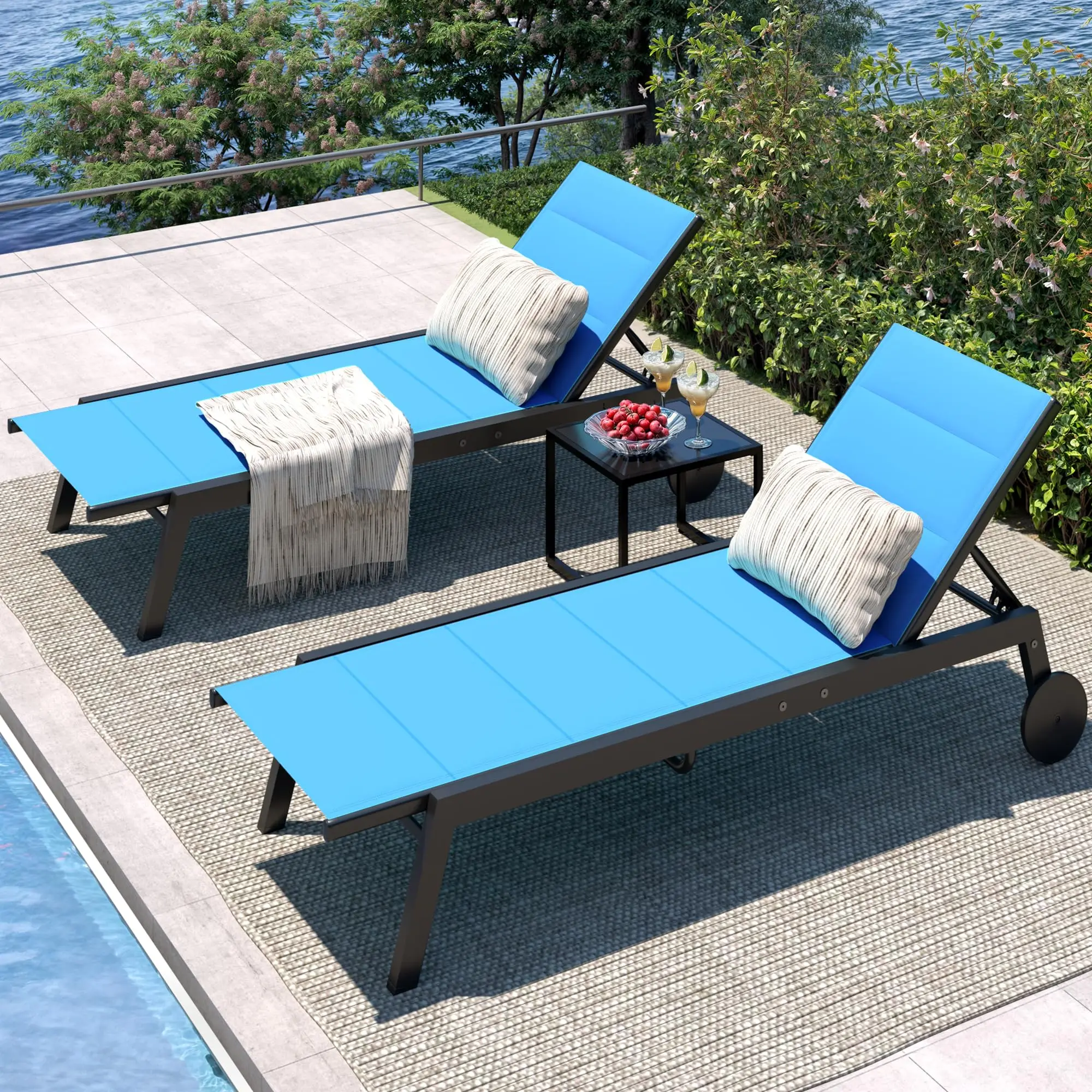 Juego de 3 Sillones de Exterior, 2 Tumbonas de Textilene con Respaldo Ajustable en 5 Niveles y Ruedas, Mesa Lateral con Estructura de Hierro, Sillas para Tomar el Sol en la Piscina, para Playa