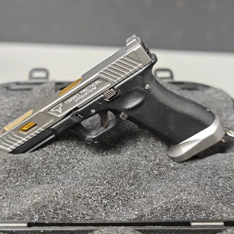 New  2025 Glock 34 Black Grey Tactical Alloy Mini Pistol Keychain Toy 1:3 Scale Shell Ejection Free Assembly Mini Gun Fidget Toy