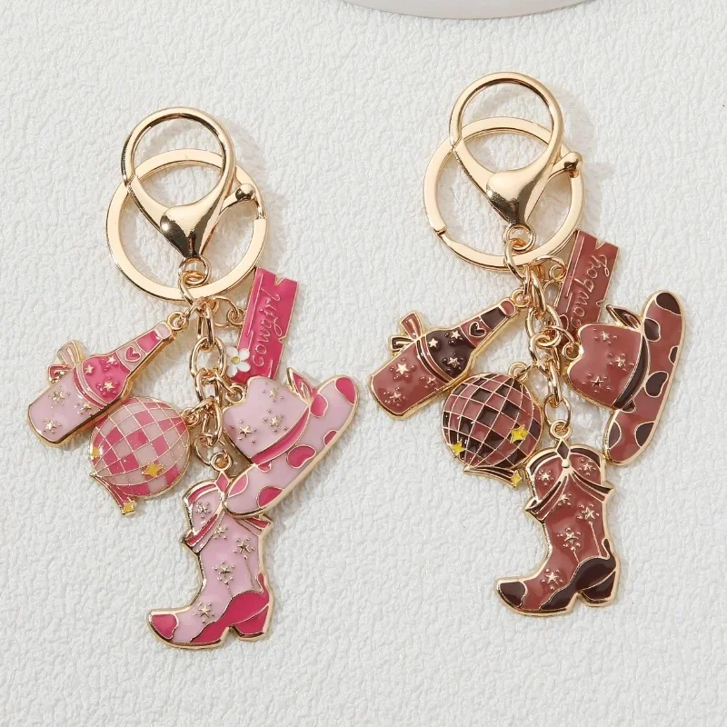 Dessin animé bottes chapeau Cowboy Cowgirl émail porte-clés désert Bar aventure porte-clés pour femmes hommes à la main amitié cadeau bijoux