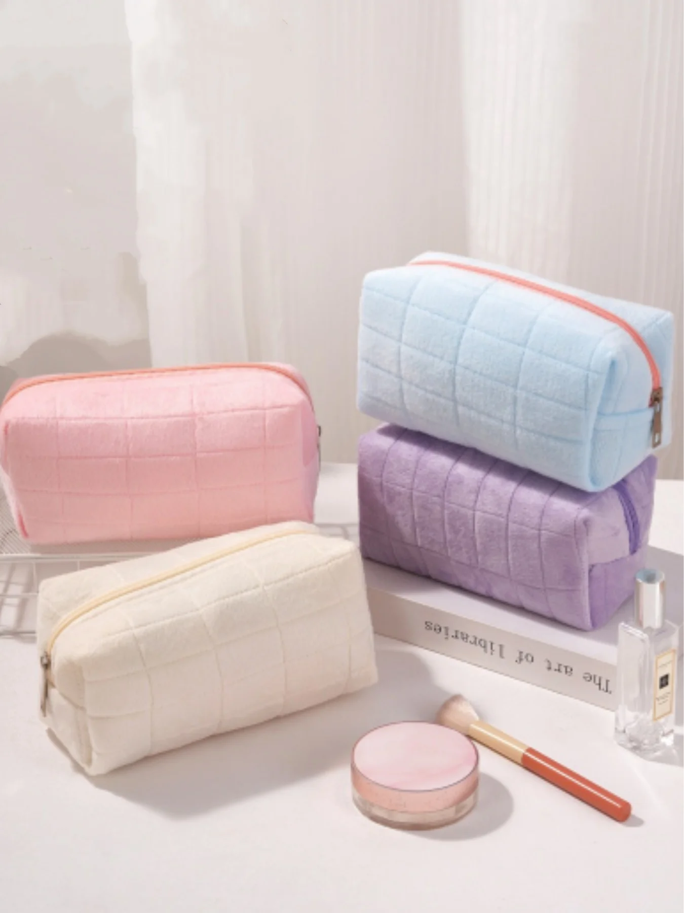 Handliche Aufbewahrungstasche für Make-up aus Samt, mit weicher Samtstruktur und einem frischen Makronen-Farbschema, die eine sanfte Atmosphäre schafft: Das handliche Design ist tragbar und leicht,