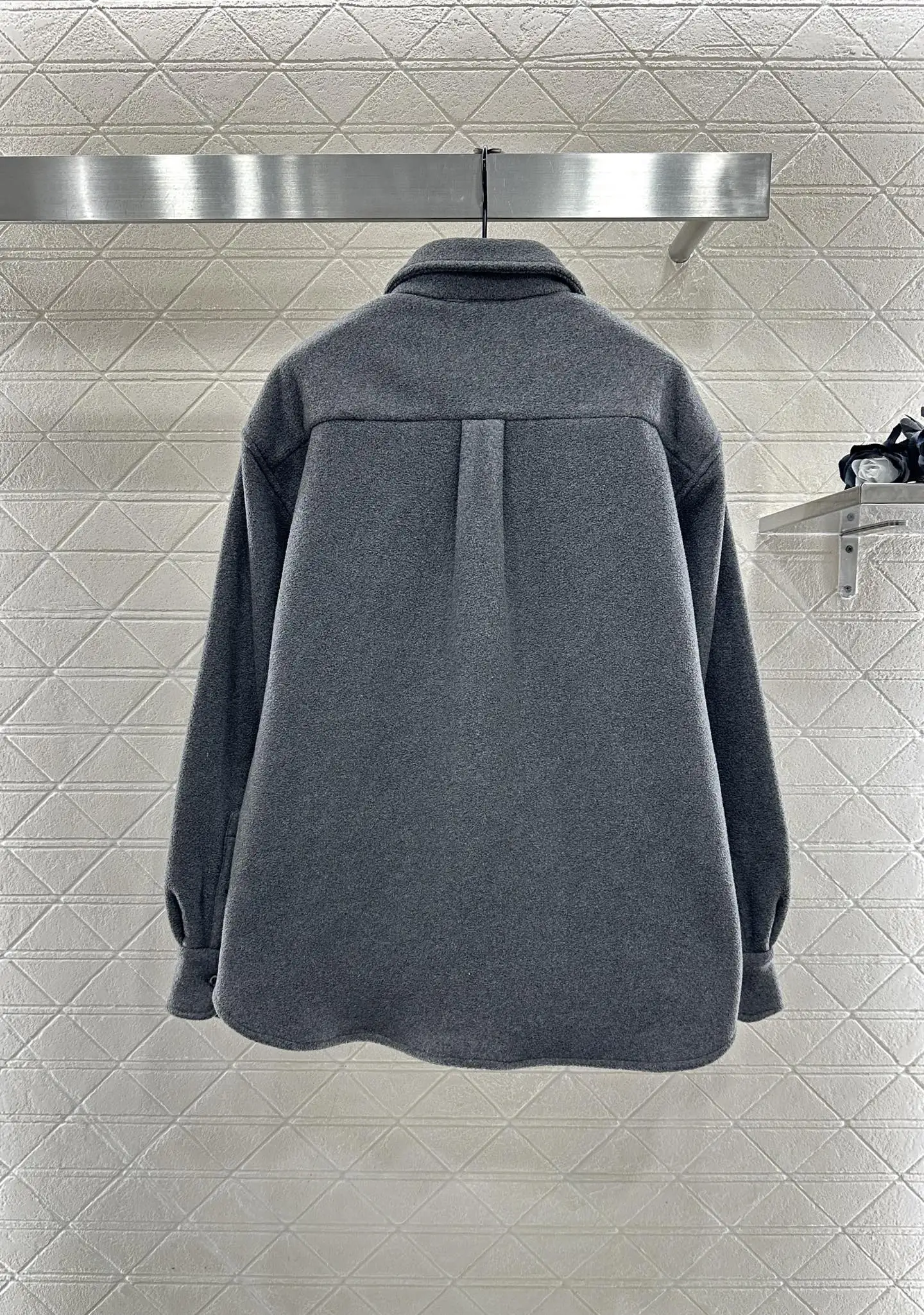 

2023 осенне-зимнее модное новое женское пальто со спущенными плечами, свободный кардиган на пуговицах, шерстяная рубашка с лацканами, куртка