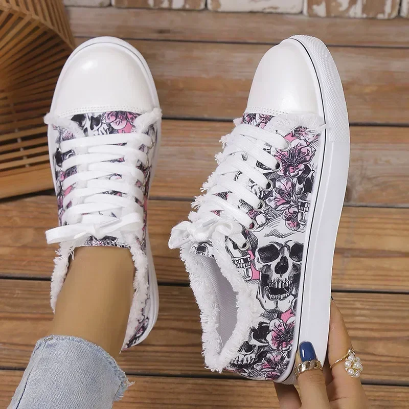Damskie buty wulkanizowane z czaszką nietoperza buty płaskie buty modne sznurowane trampki kobiece dorywczo oddychające brezentowe buty 2024 — zdjęcie 2
