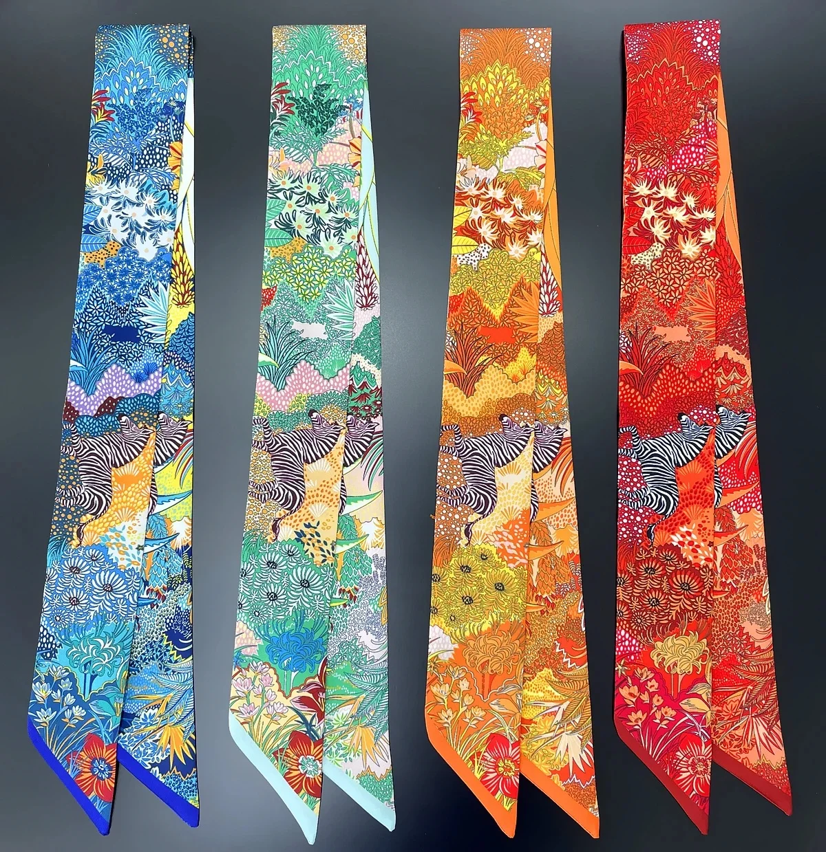 2026 Markendesign Zebra-Muster auf Blumen Damen-Schal Luxuriöser Seidenschal Modisches Haarband Foulard Schmaler Taschenschal Halstuch