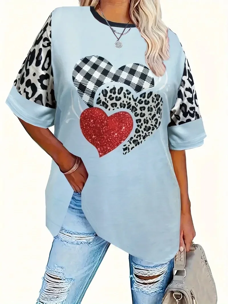 Koszulka damska plus size w kratę z nadrukiem serca, codzienna bluzka z krótkim rękawem na wiosnę i lato, odzież damska plus size. — zdjęcie 2