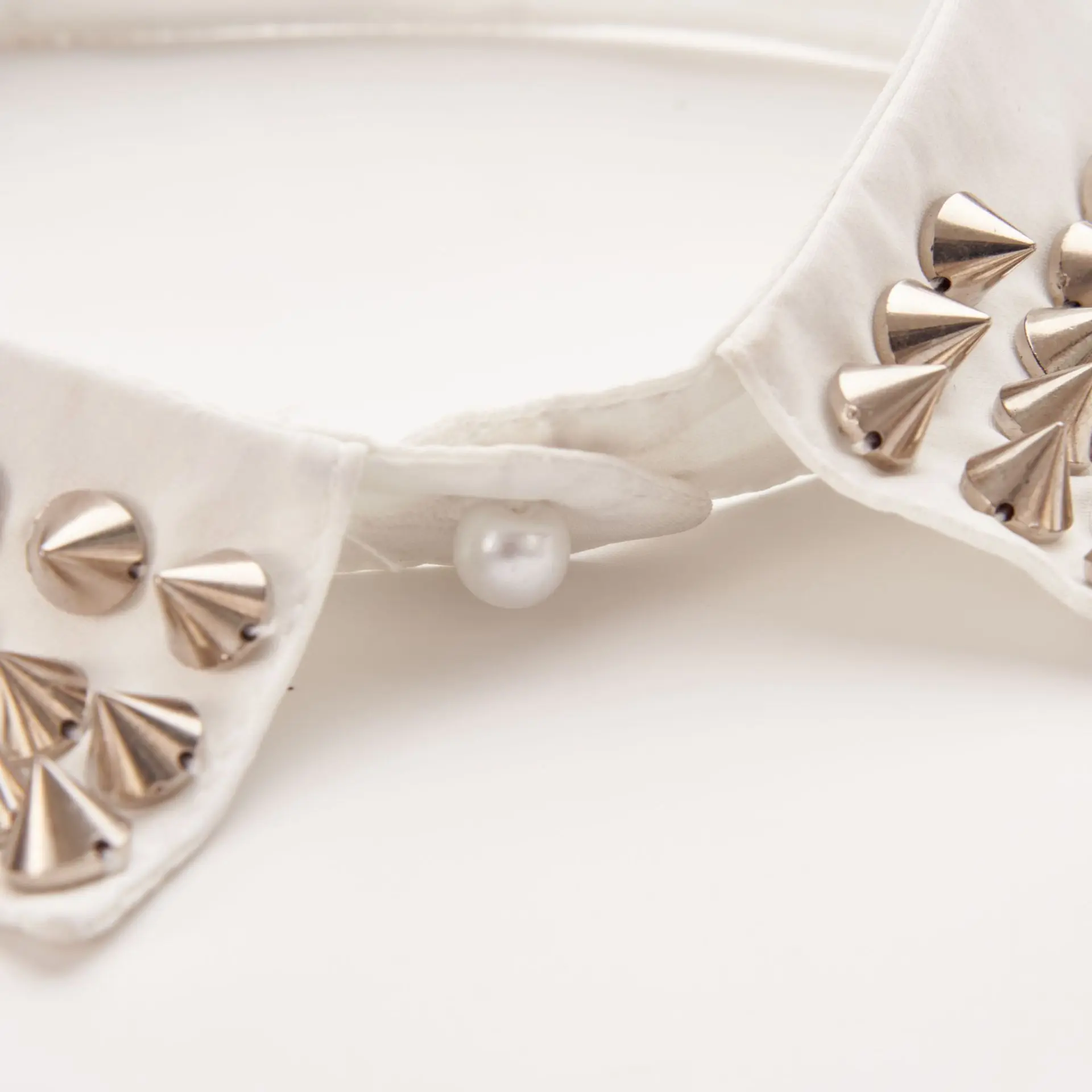 2024 New Punk Rivet Decorated Neck Pointed Collar Fake Collar