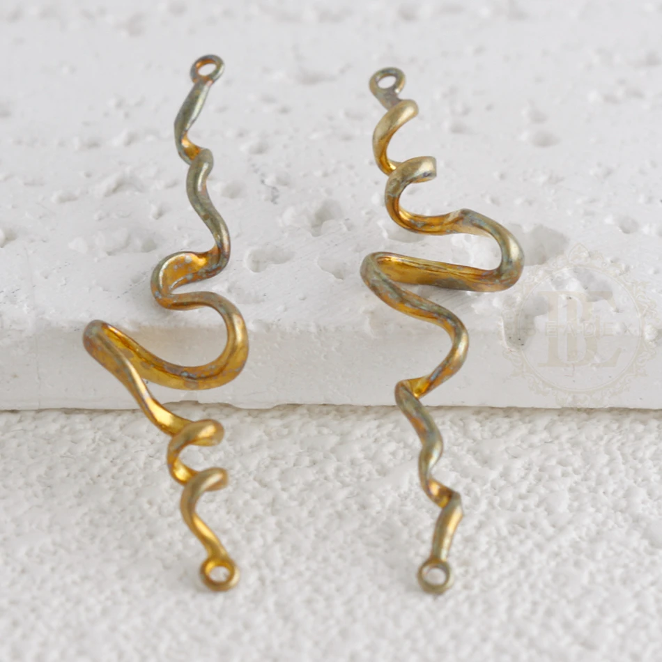 Fornitura fai-da-te: collegamento irregolare in ottone massiccio placcato premium in un unico pezzo - 48x12,1 mm (4906C-11)