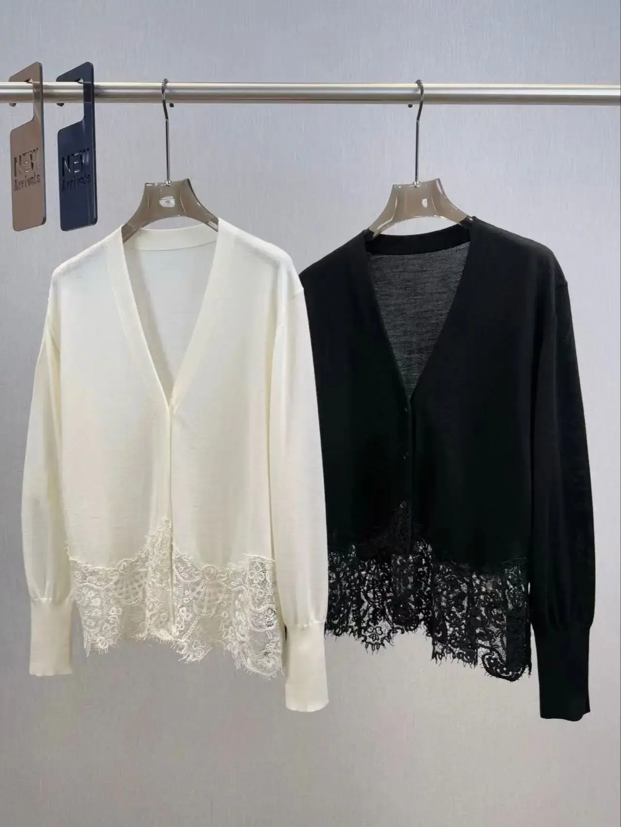

Elegant women's thin pure wool lace spliced V-neck cardigan