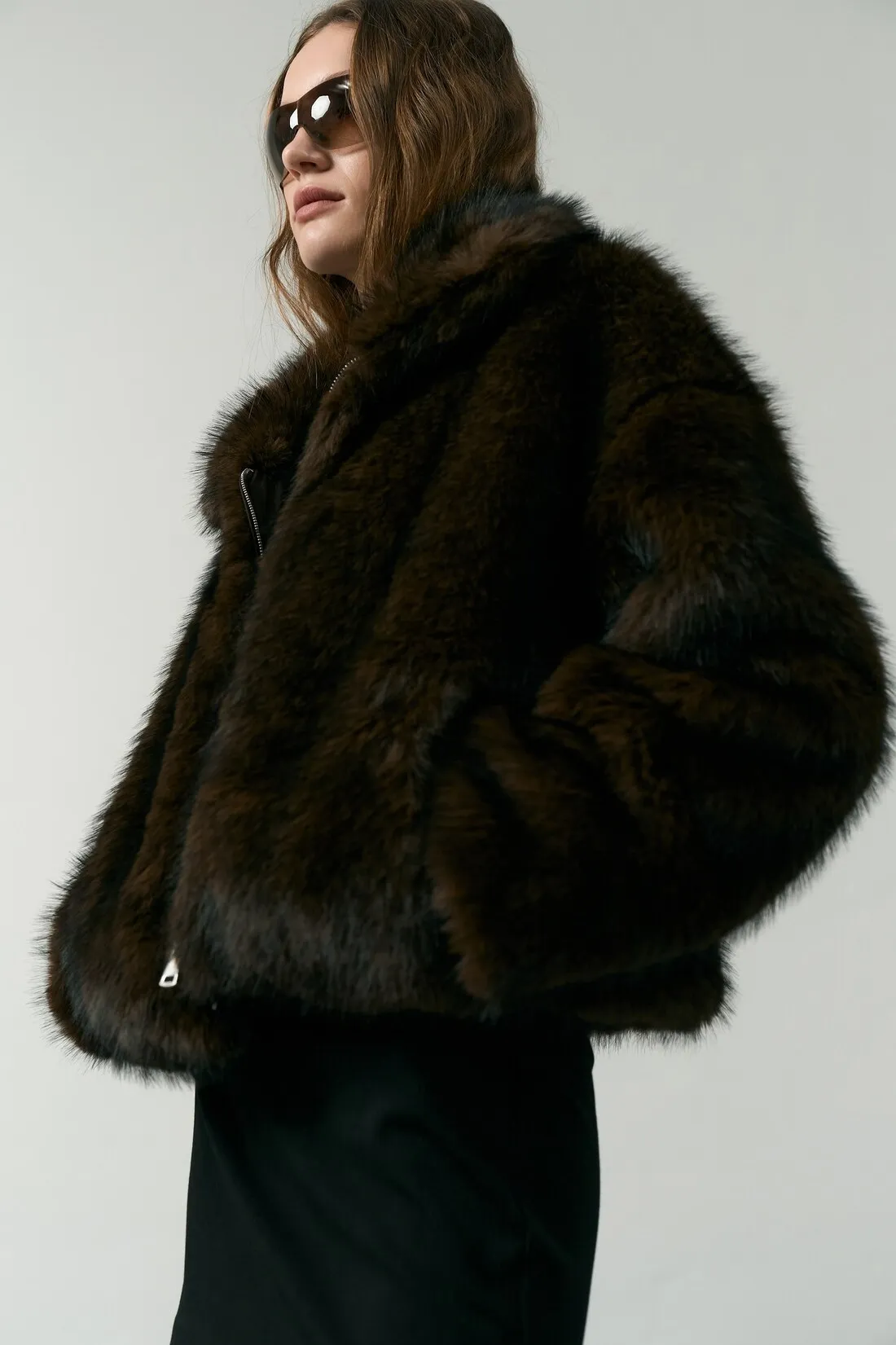 Women Faux Fur Cropped Jacket Turn Collar Zip Up Short Coat Fashion Warm Artificial Fur Outerwear Winter Ladies Casual Fluffy