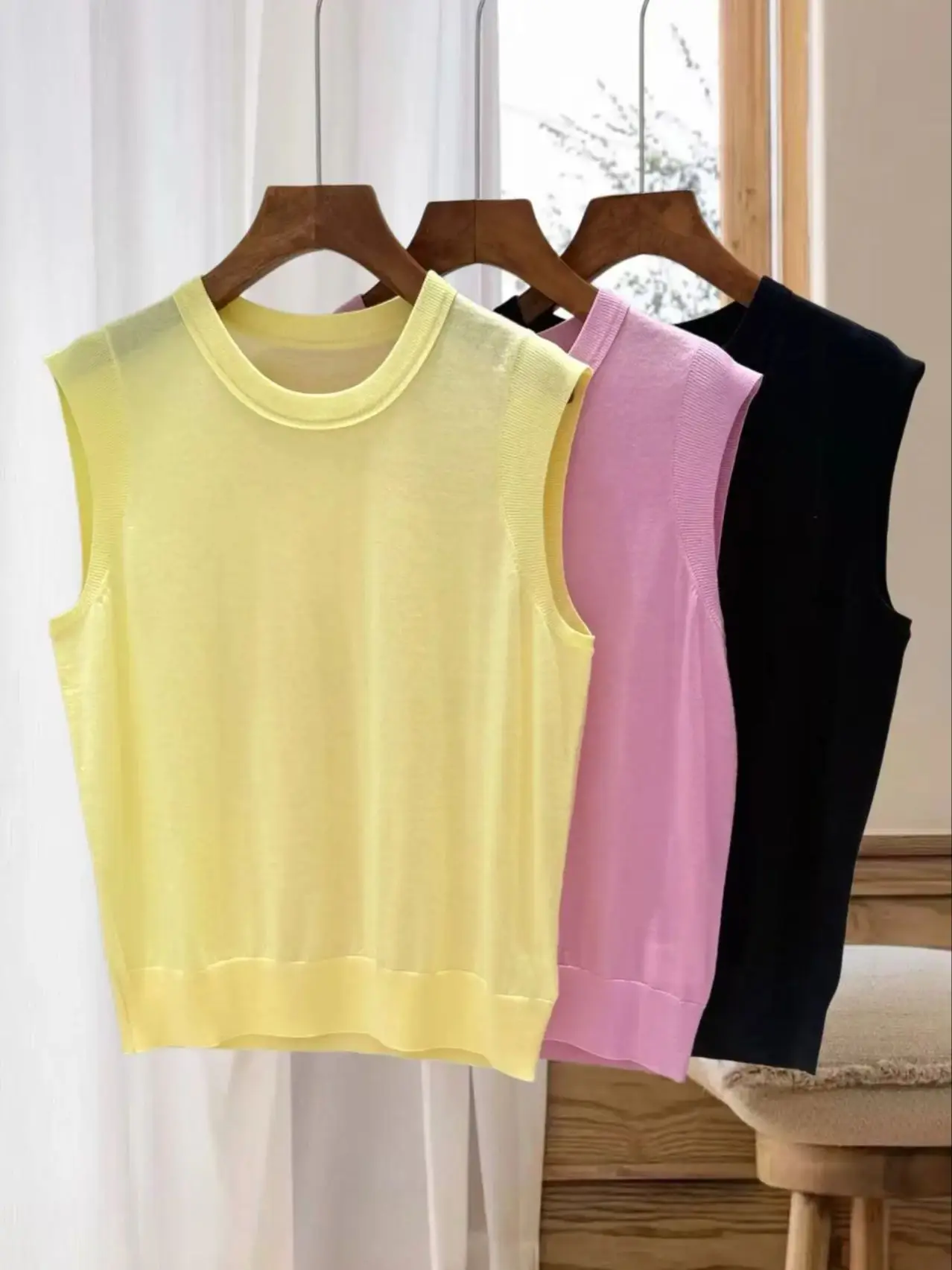 

Классический универсальный высококачественный топ без рукавов из мериносовой шерсти.