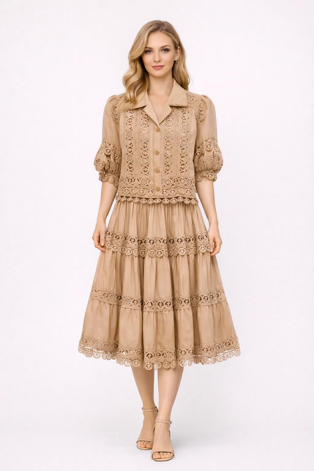 

Летний комплект 2025: роскошное ажурное платье-двойка для женщин – белый топ и плиссированная короткая юбка, костюм с вышитыми кружевными жакетами