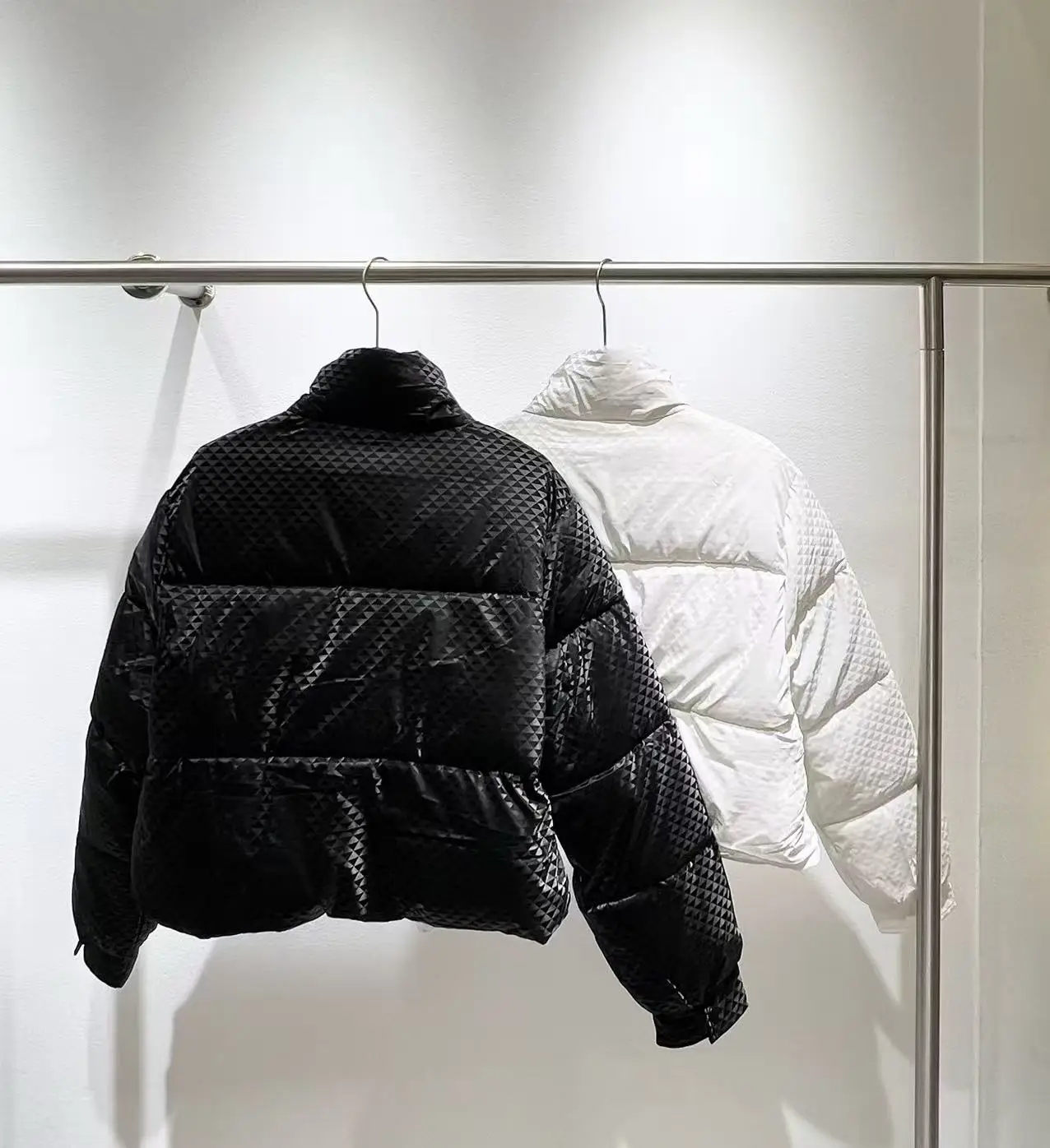 

Жаккардовая хлопковая куртка с темным рисунком и воротником-стойкой, однотонная матовая плюшевая женская короткая хлопковая куртка