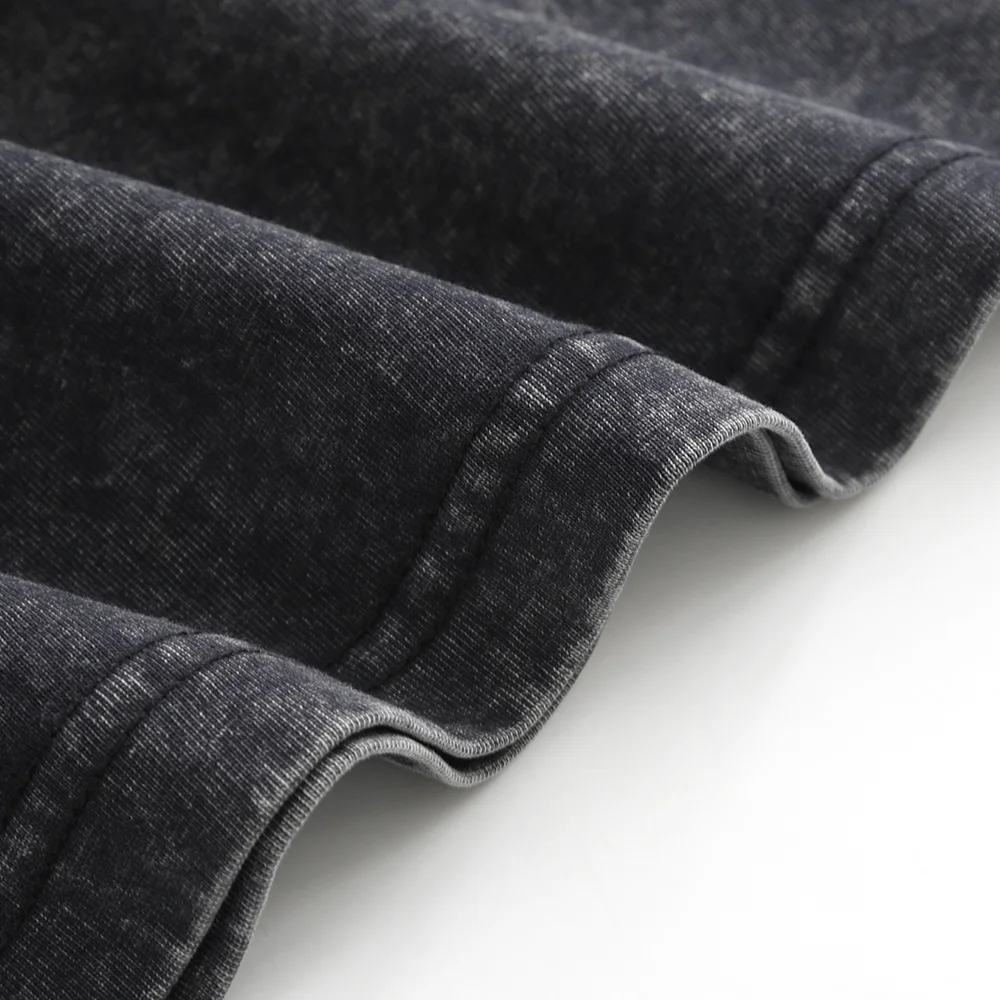 夏のアウトドアに最適なTシャツ - 山と太陽とキャビンのミニマルな風景グラフィックが施されたルーズな半袖Tシャツ