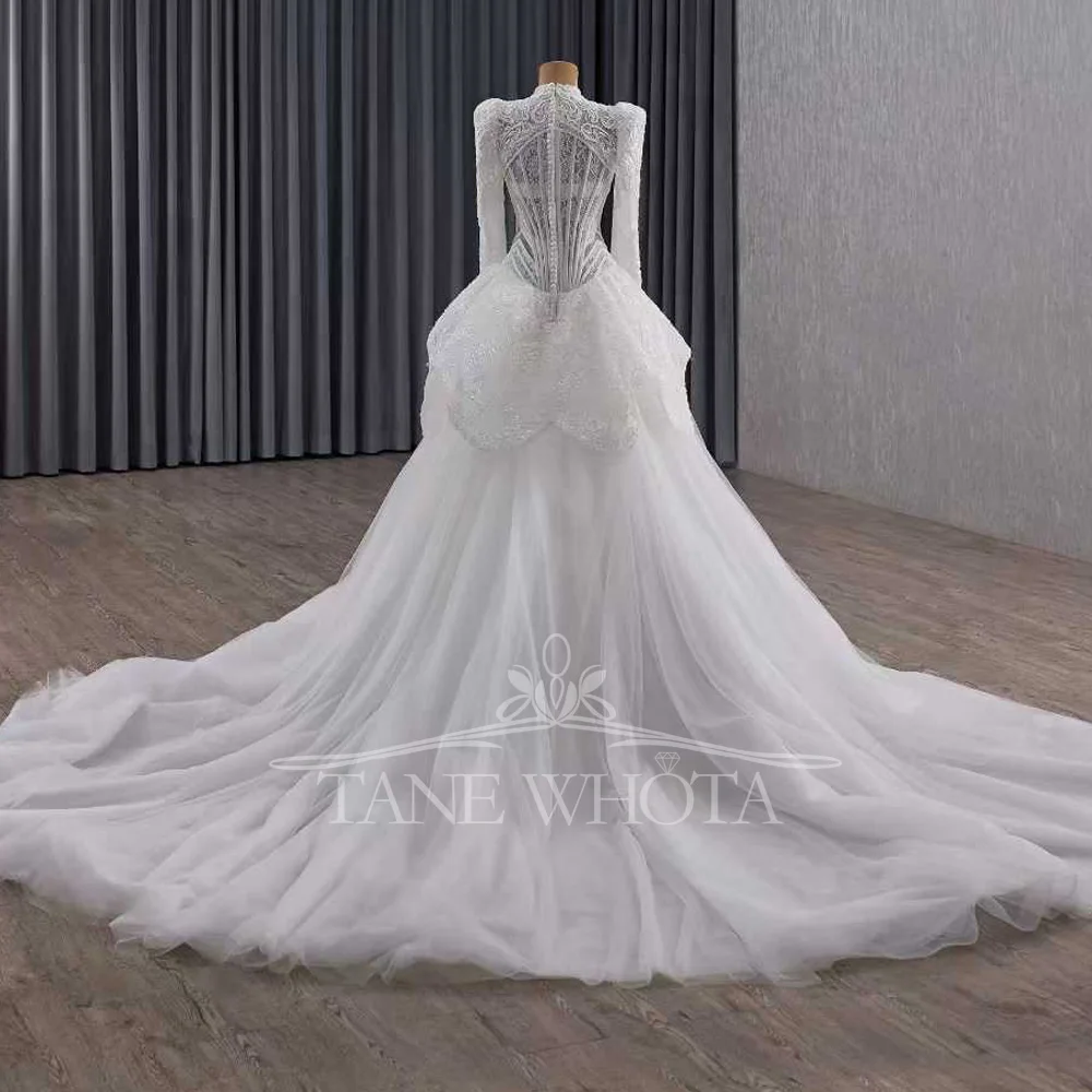 レースのブライダルドレス長袖ハイネックボタンバックウェディングドレス花嫁のためにカスタマイズ