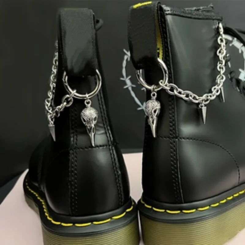 New fashionable cross-shaped shoe chain, exquisite and personalized shoe decoration hanging buckle, suitable as a creative small